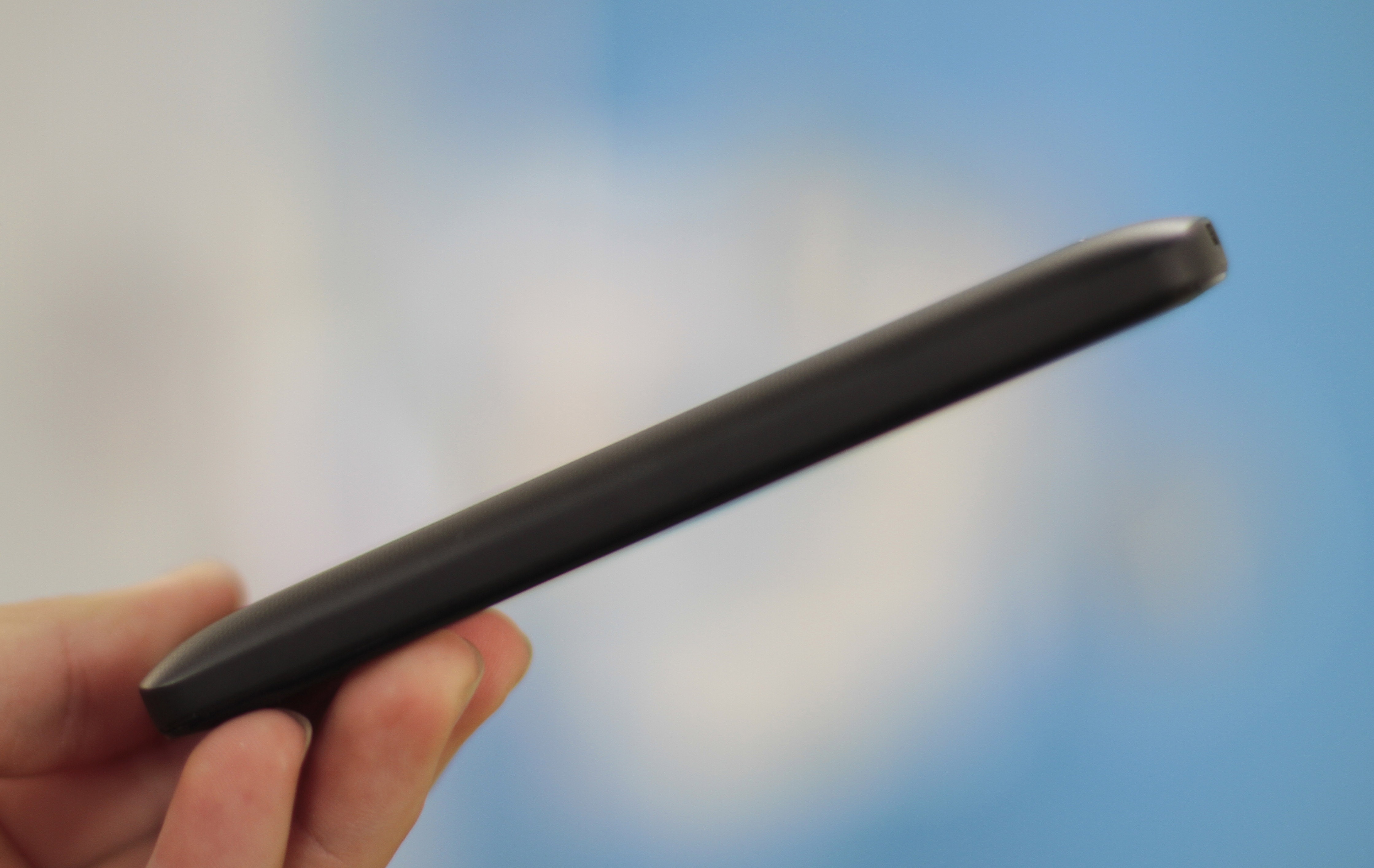 Smartphone An Dong Intex gia 900.000 dong. anh 9