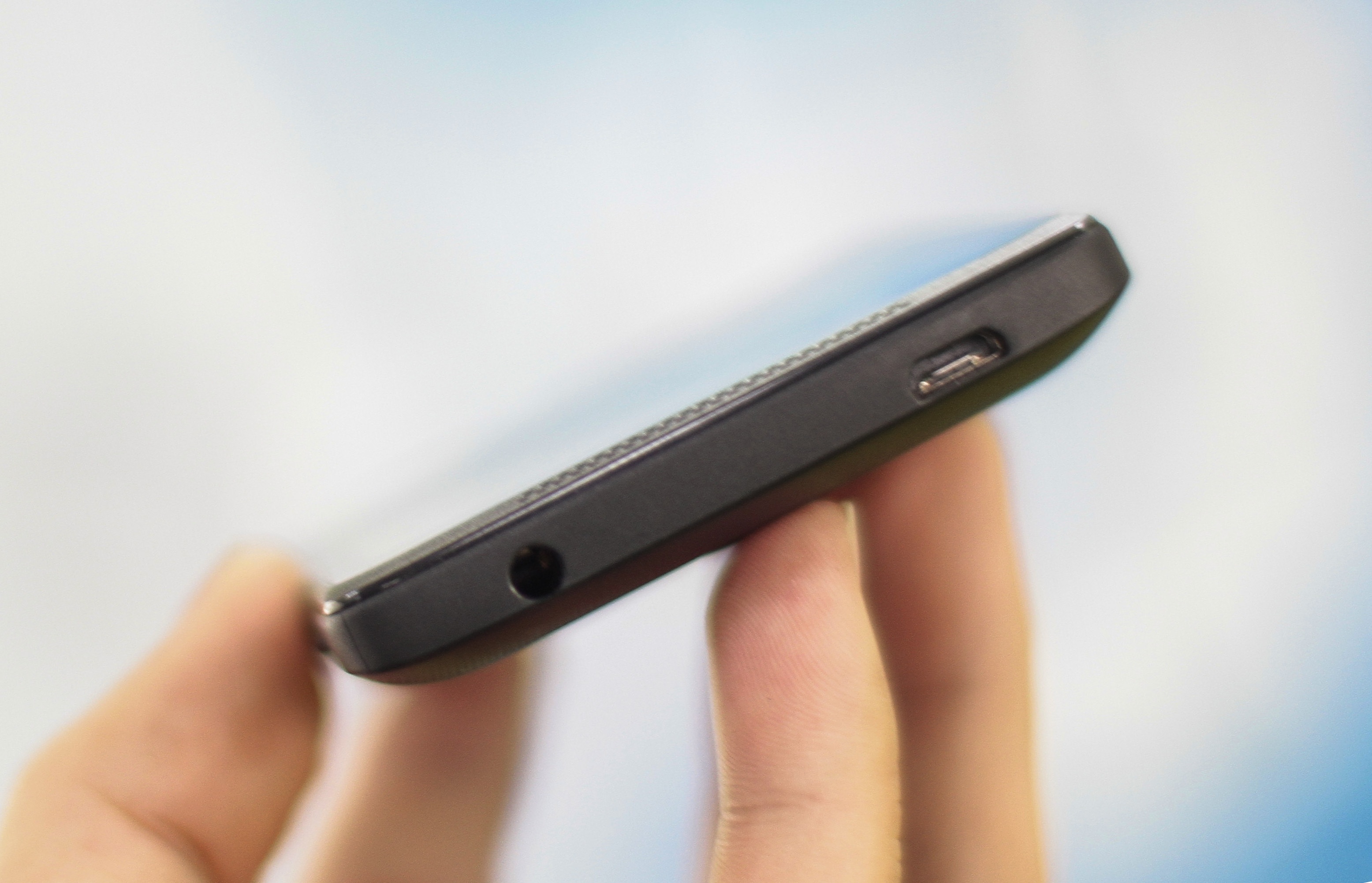 Smartphone An Dong Intex gia 900.000 dong. anh 10