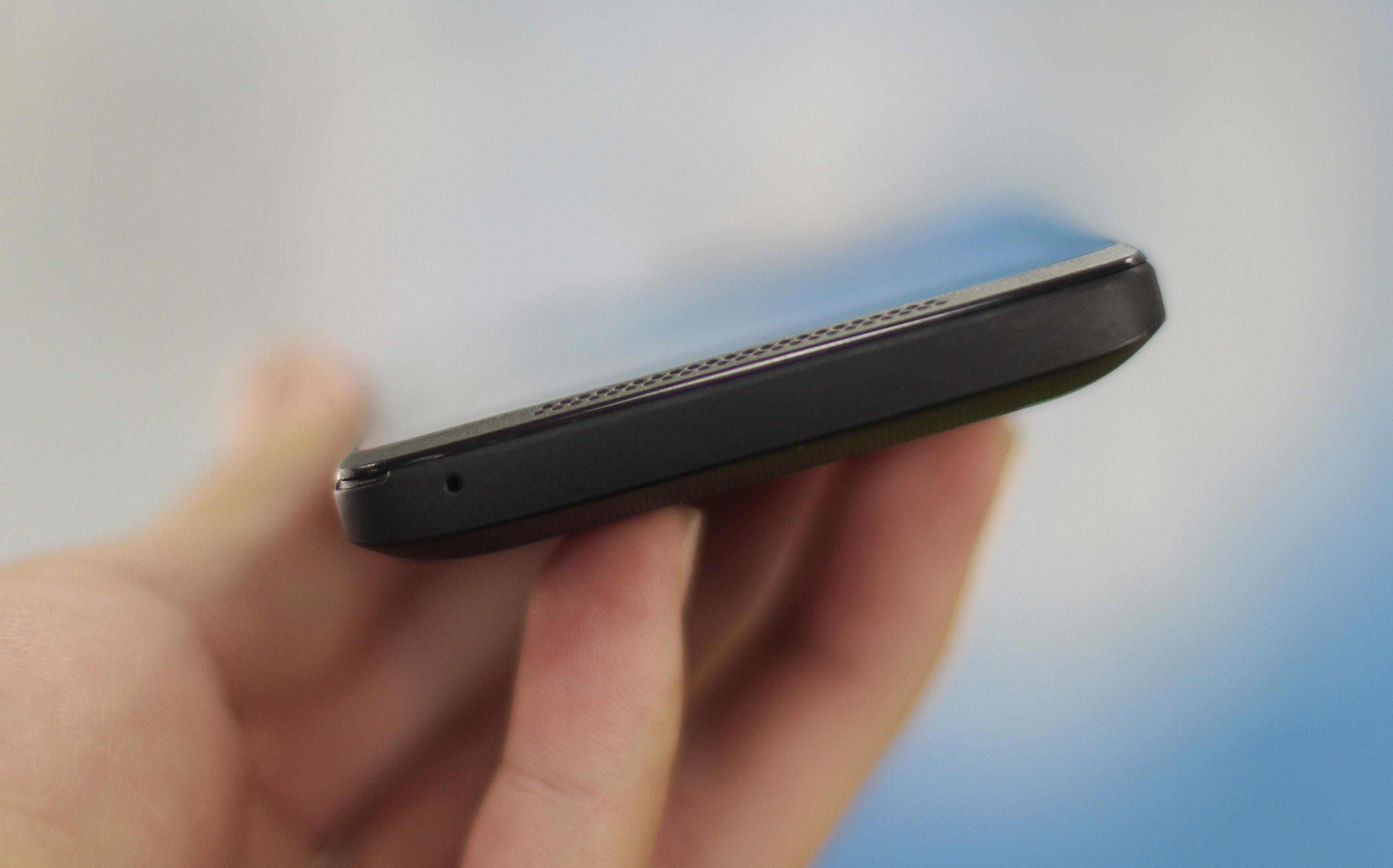 Smartphone An Dong Intex gia 900.000 dong. anh 11