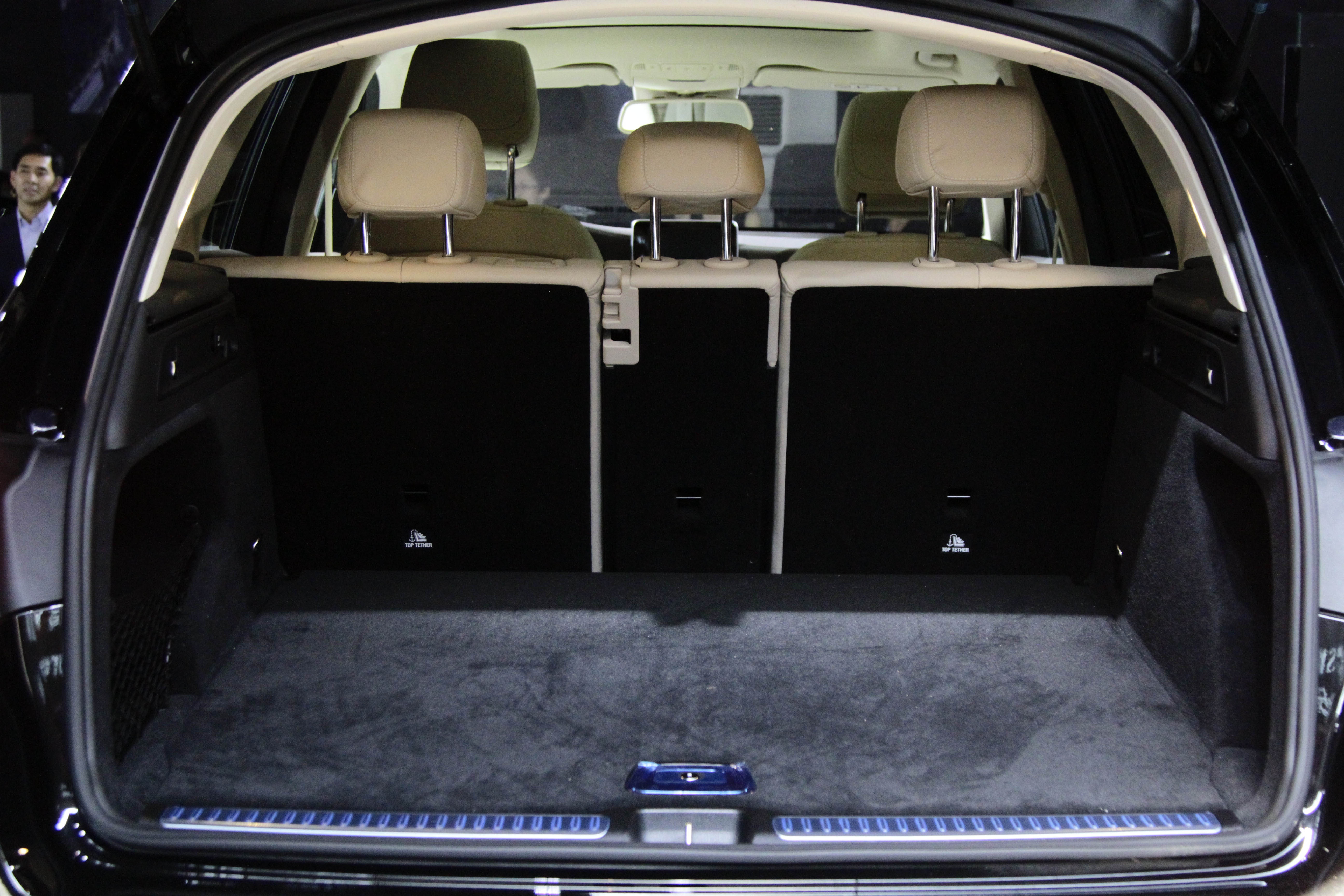 Mercedes-Benz GLC 300 anh 9