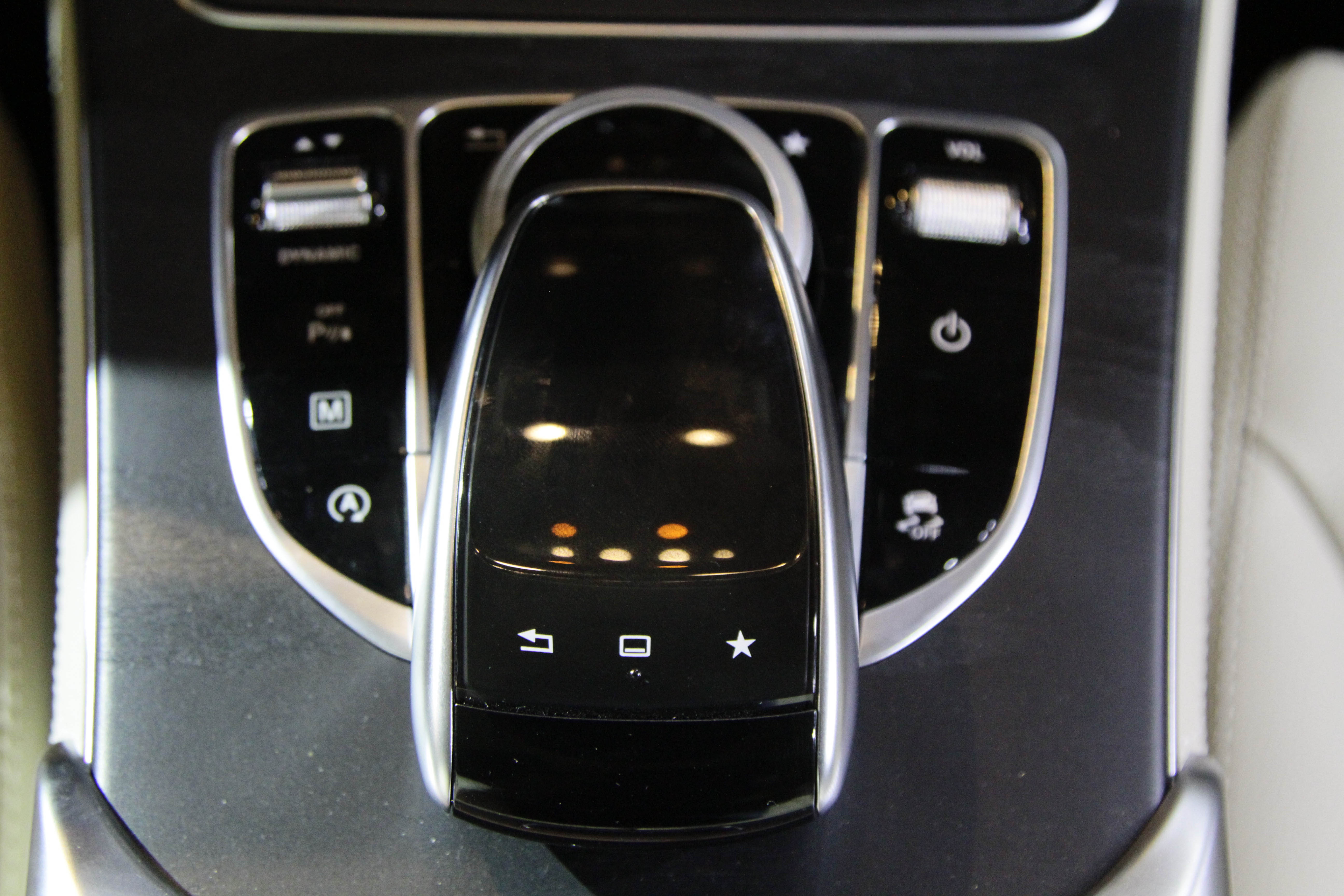 Mercedes-Benz GLC 300 anh 14