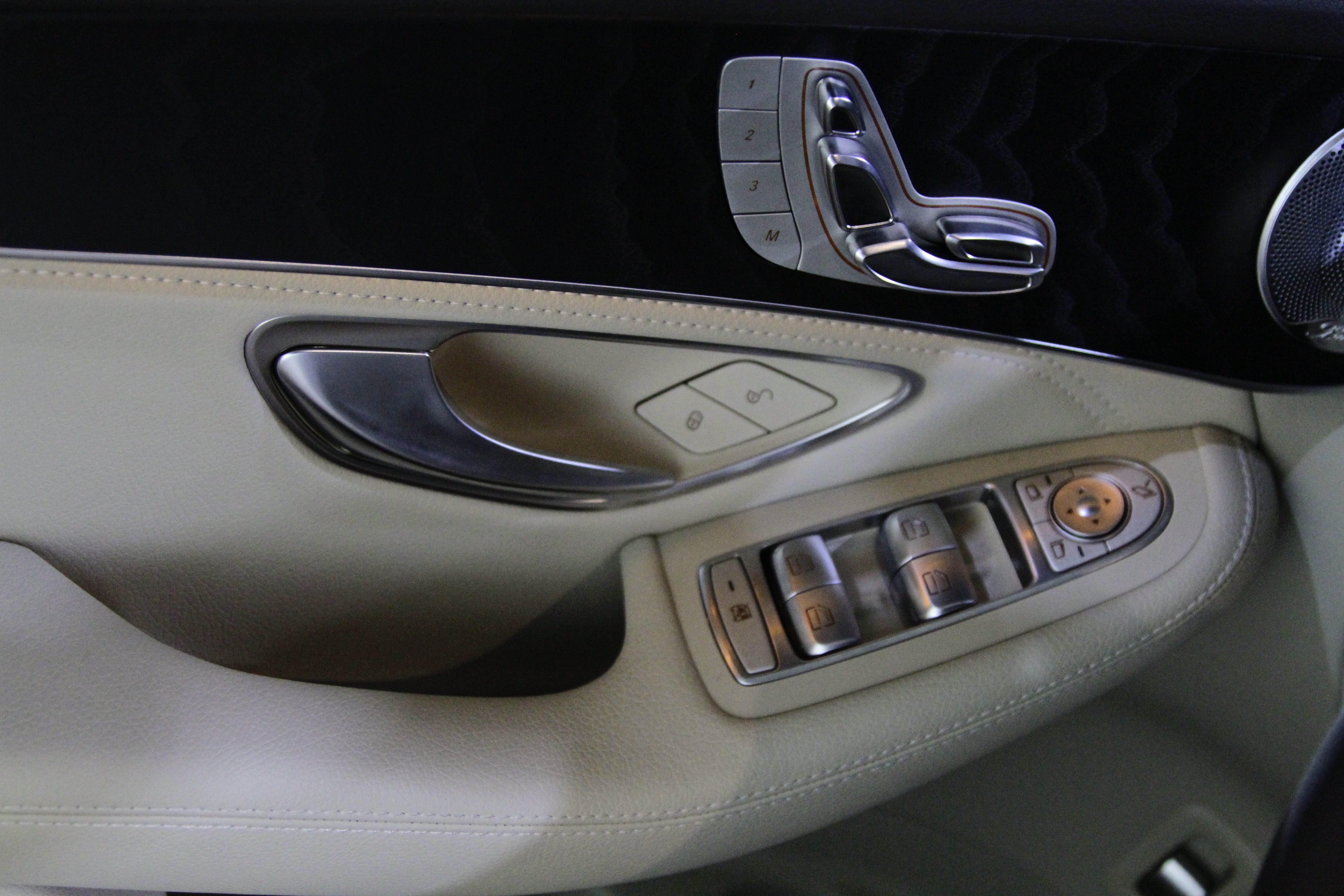 Mercedes-Benz GLC 300 anh 15