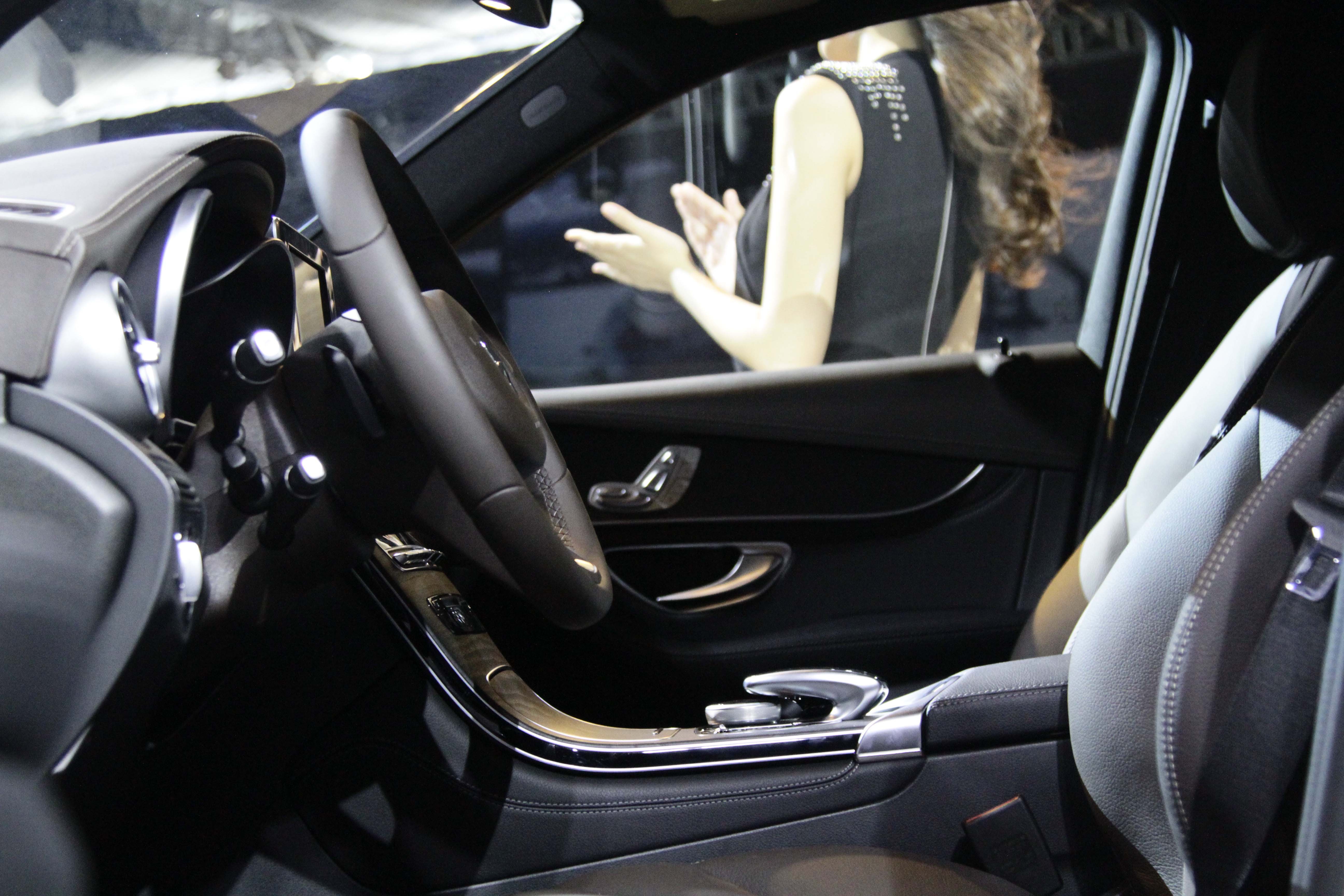 Mercedes-Benz GLC 300 anh 11