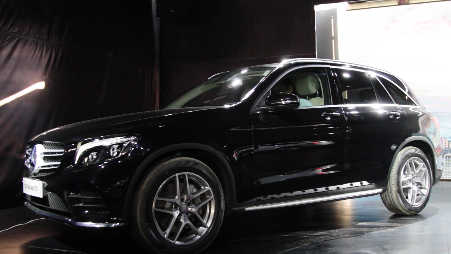 Mercedes-Benz GLC 300 anh 17