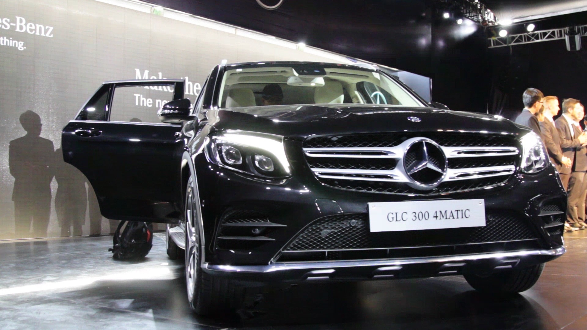 Danh gia chi tiet Mercedes-Benz GLC 300 vua ra mat tai VN hinh anh