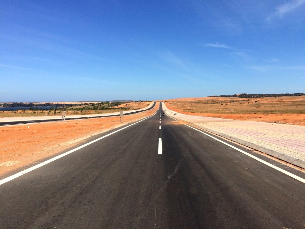 Cung duong ven bien dep nhat Viet Nam hinh anh