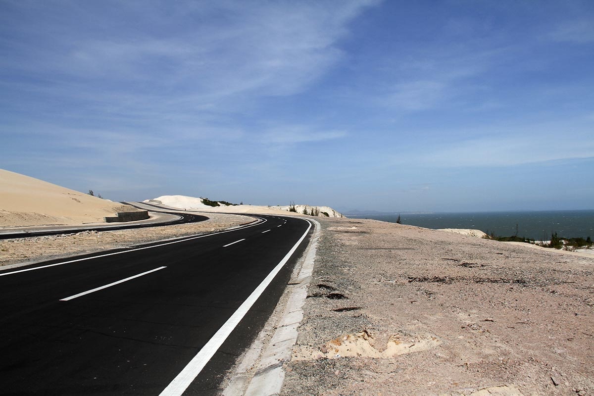 Ve dep hoang so doc cung duong bien Vung Tau - Binh Thuan hinh anh