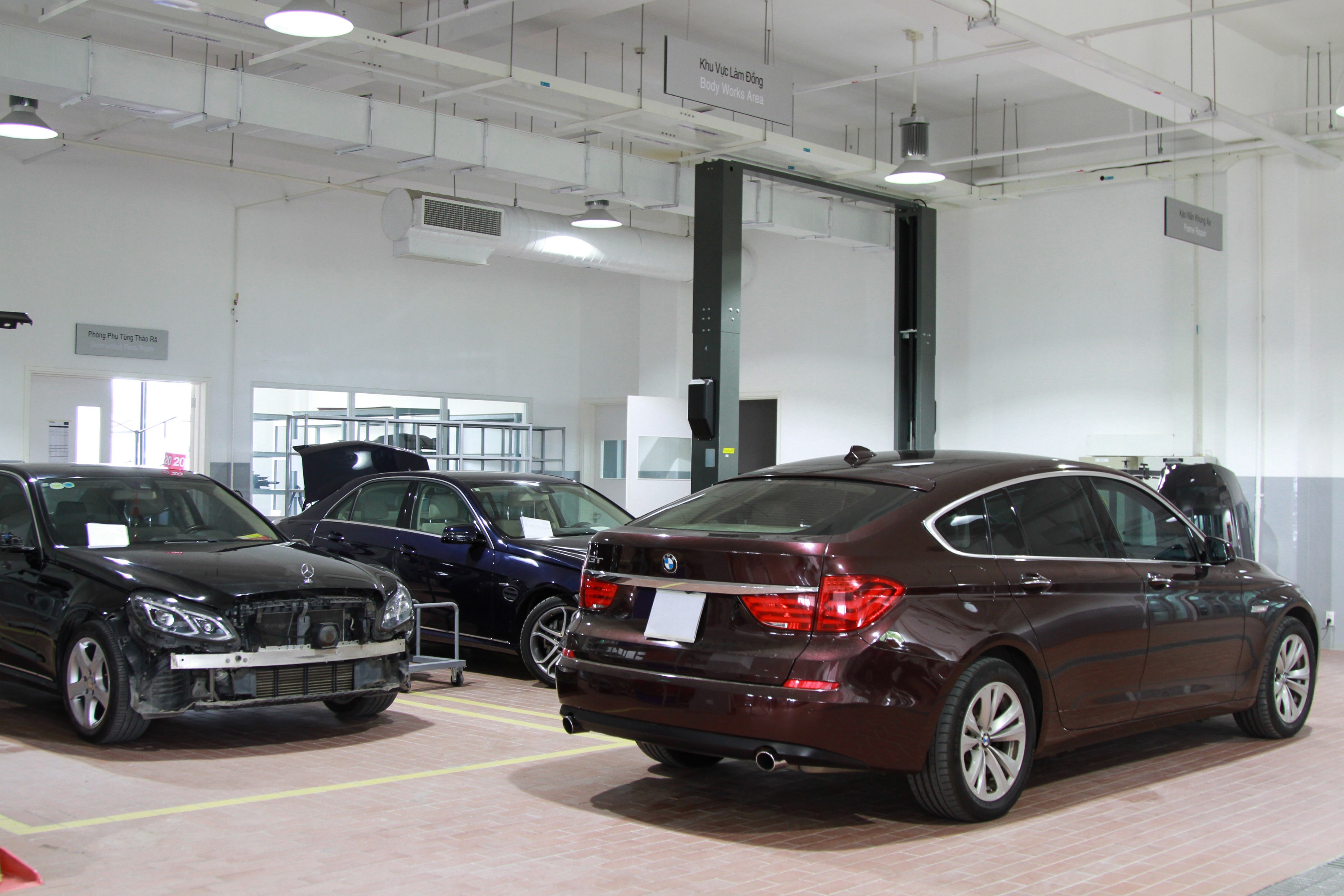 Quy trinh dong son cho sieu xe anh 1