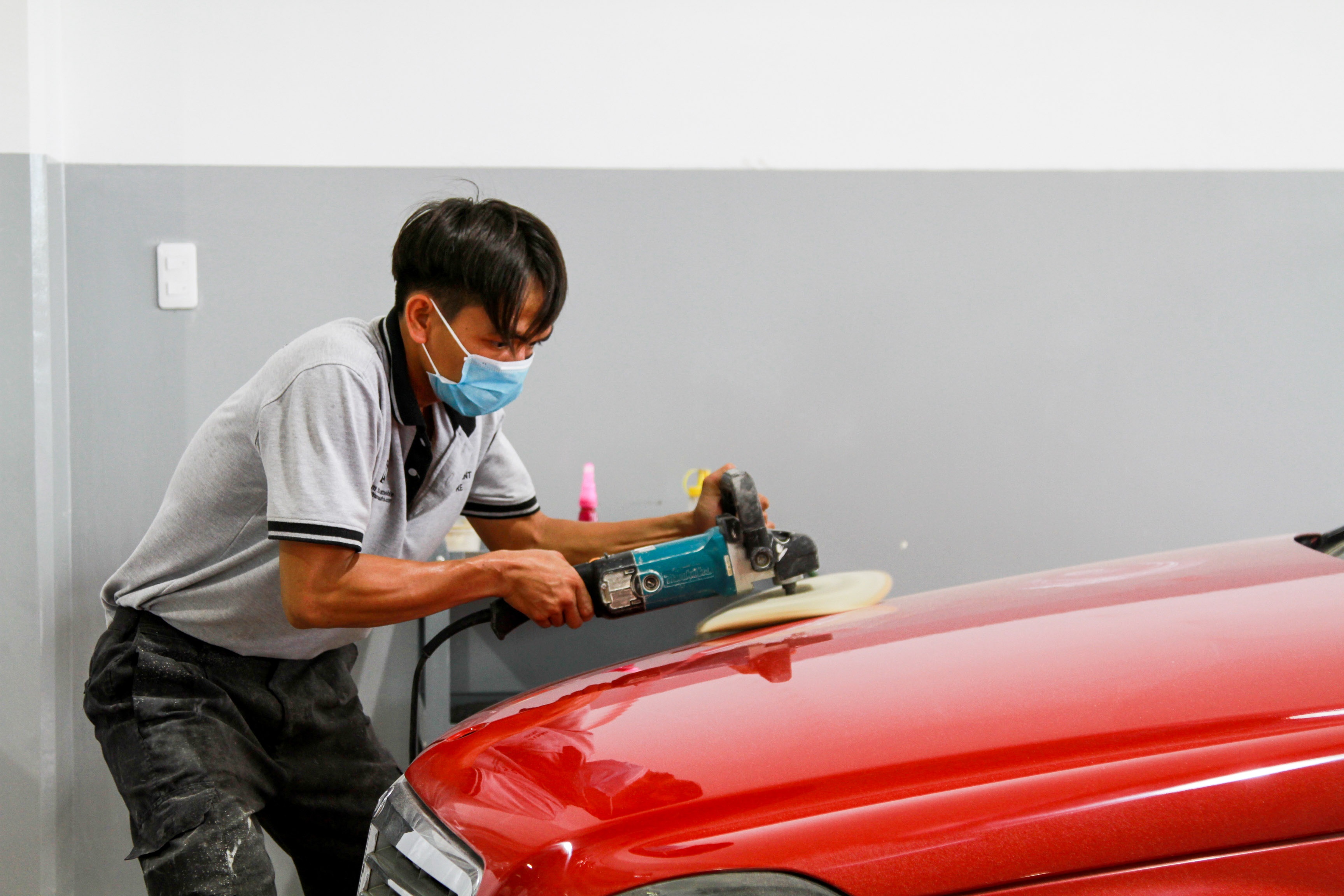 Quy trinh dong son cho sieu xe, xe sang tai Viet Nam hinh anh