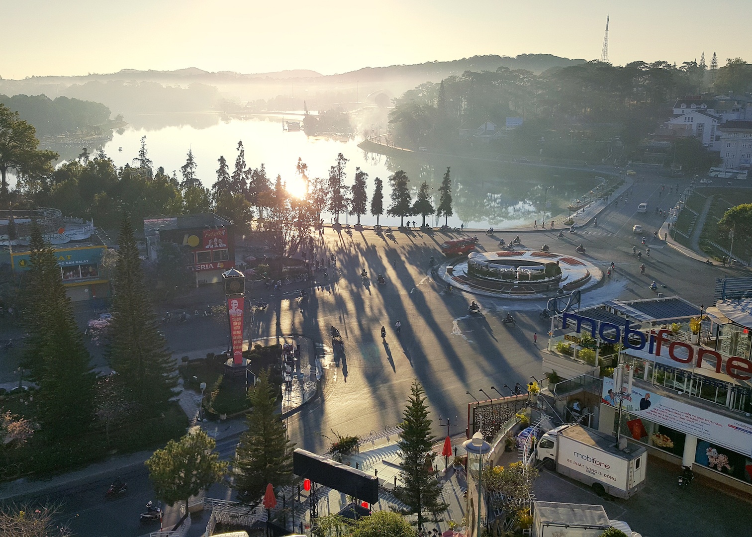 Trien lam anh Sac mau cuoc song anh 12