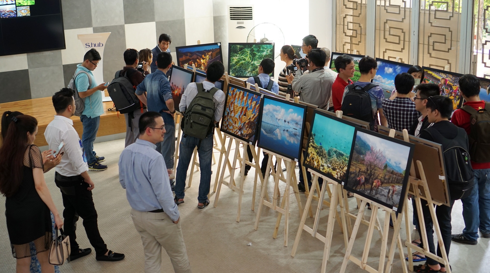 Trien lam anh Sac mau cuoc song anh 1