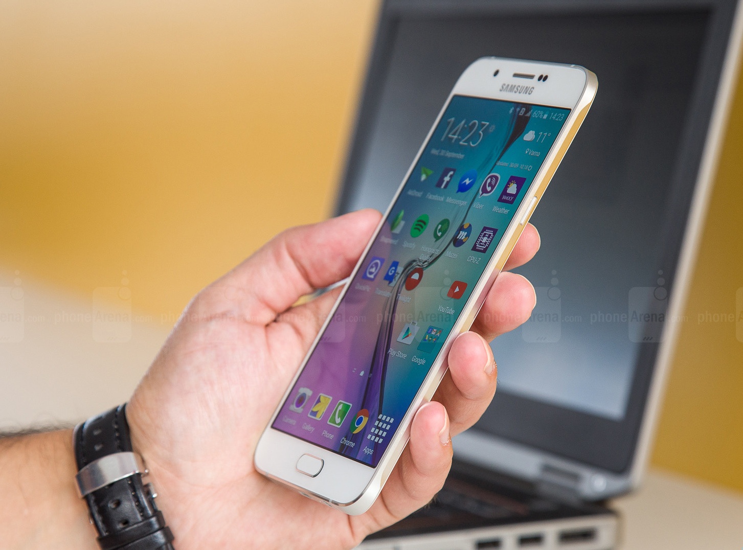 Nhung smartphone mong nhat dang ban tren thi truong hinh anh