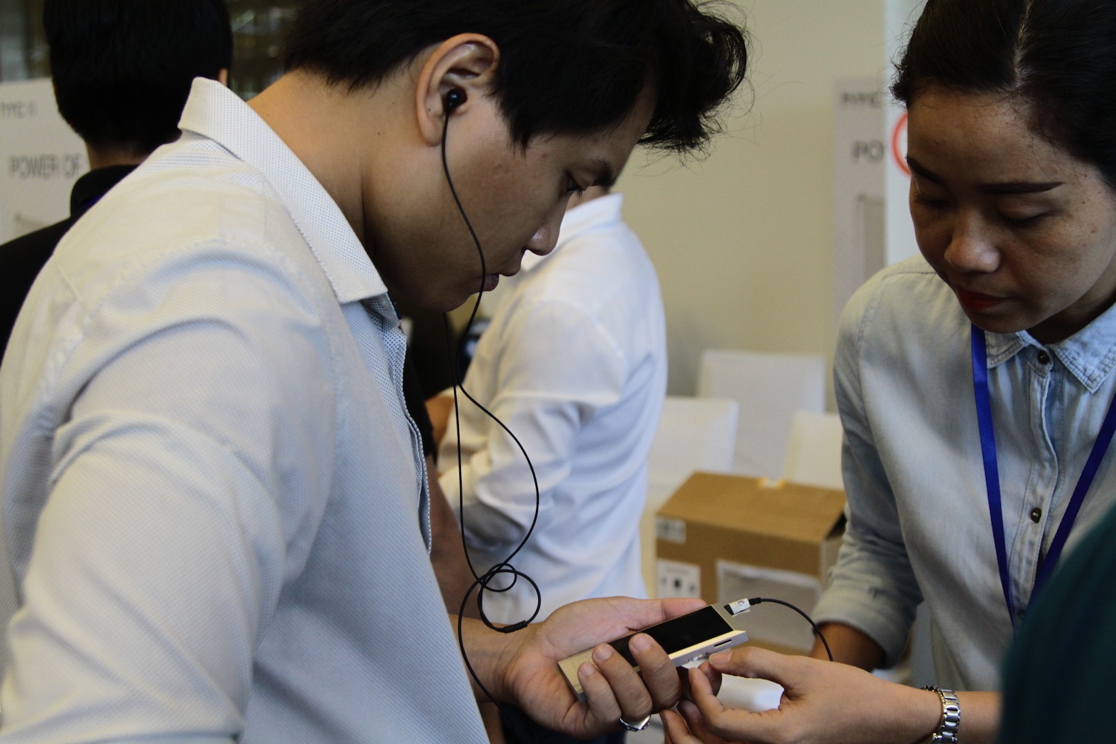 Trien lam thiet bi nghe nhac anh 12