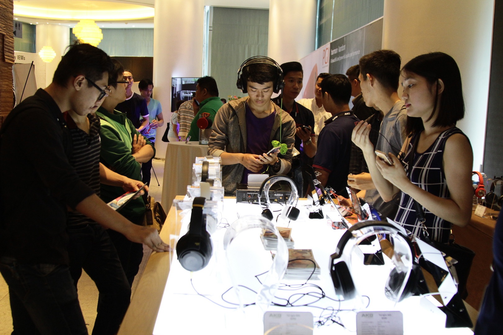 Trien lam thiet bi nghe nhac anh 5