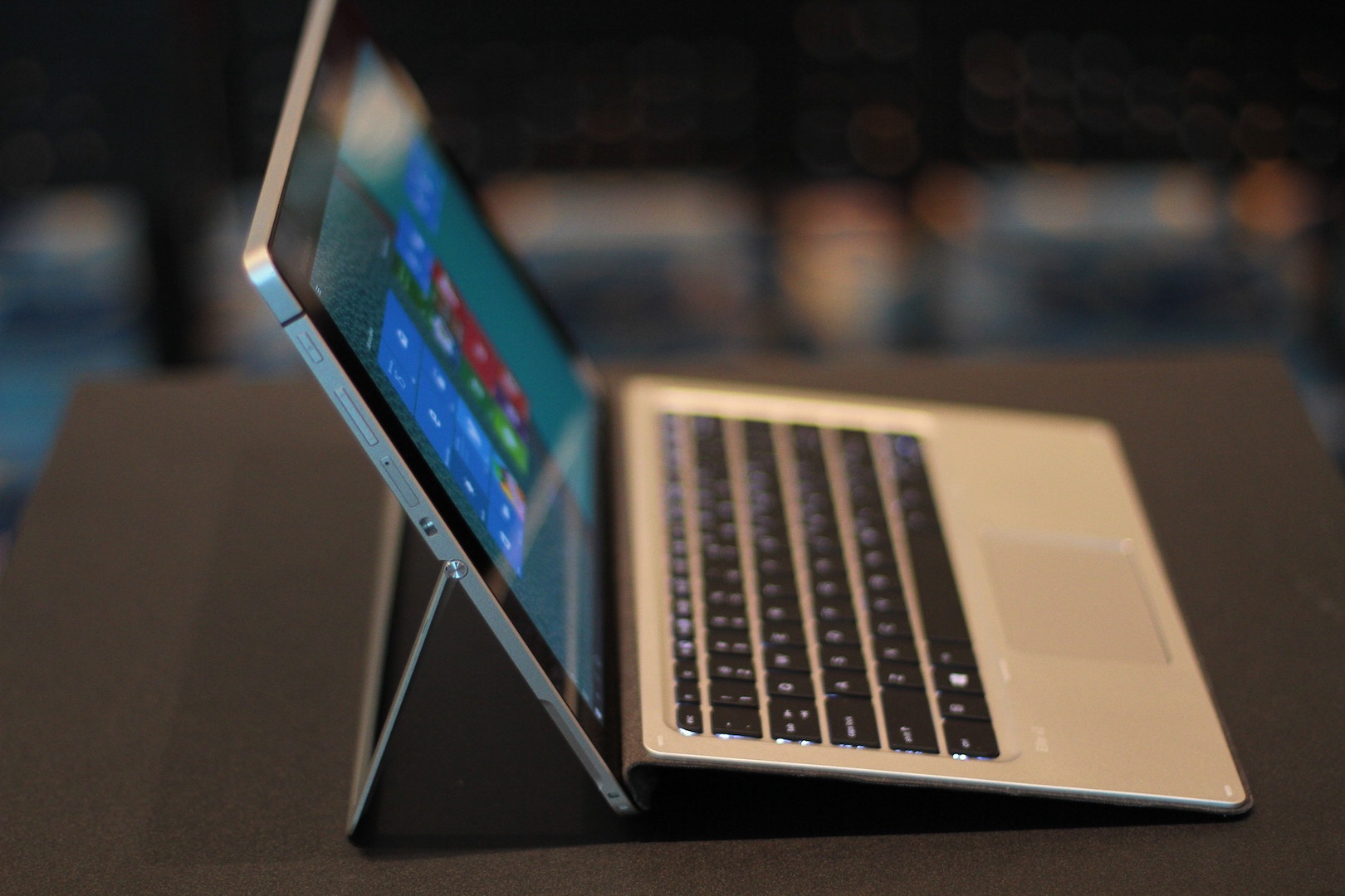 gia HP Elite X2 tai Viet Nam, anh 2