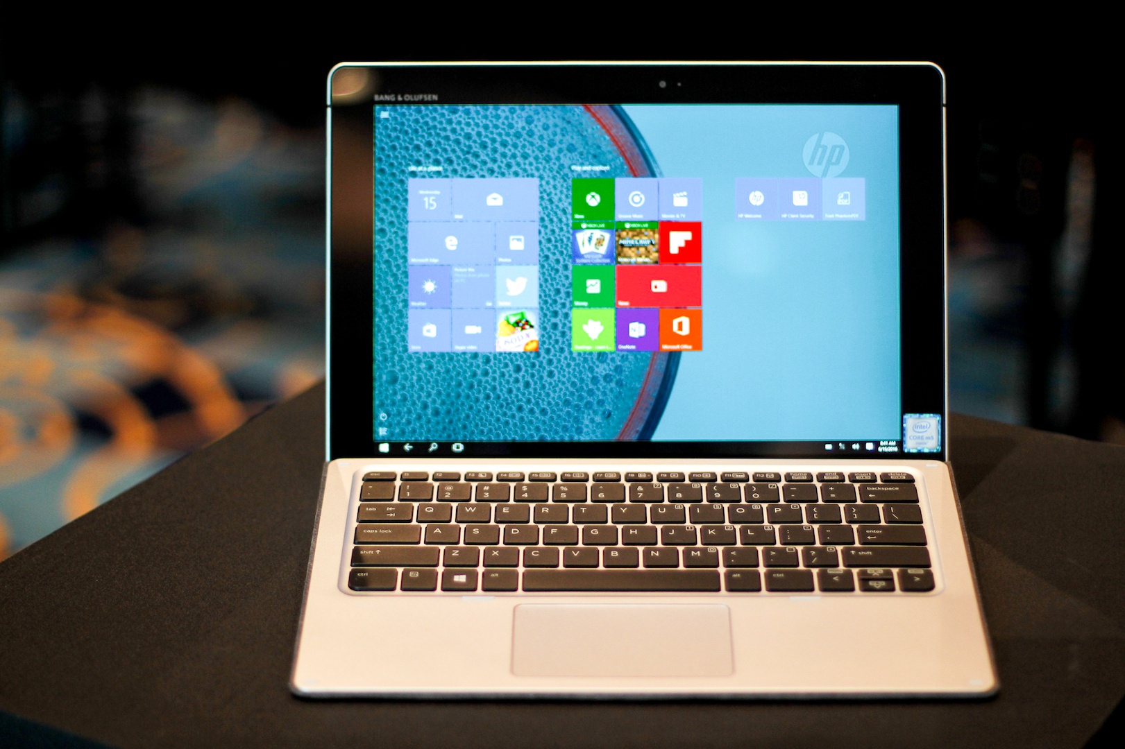 gia HP Elite X2 tai Viet Nam, anh 1