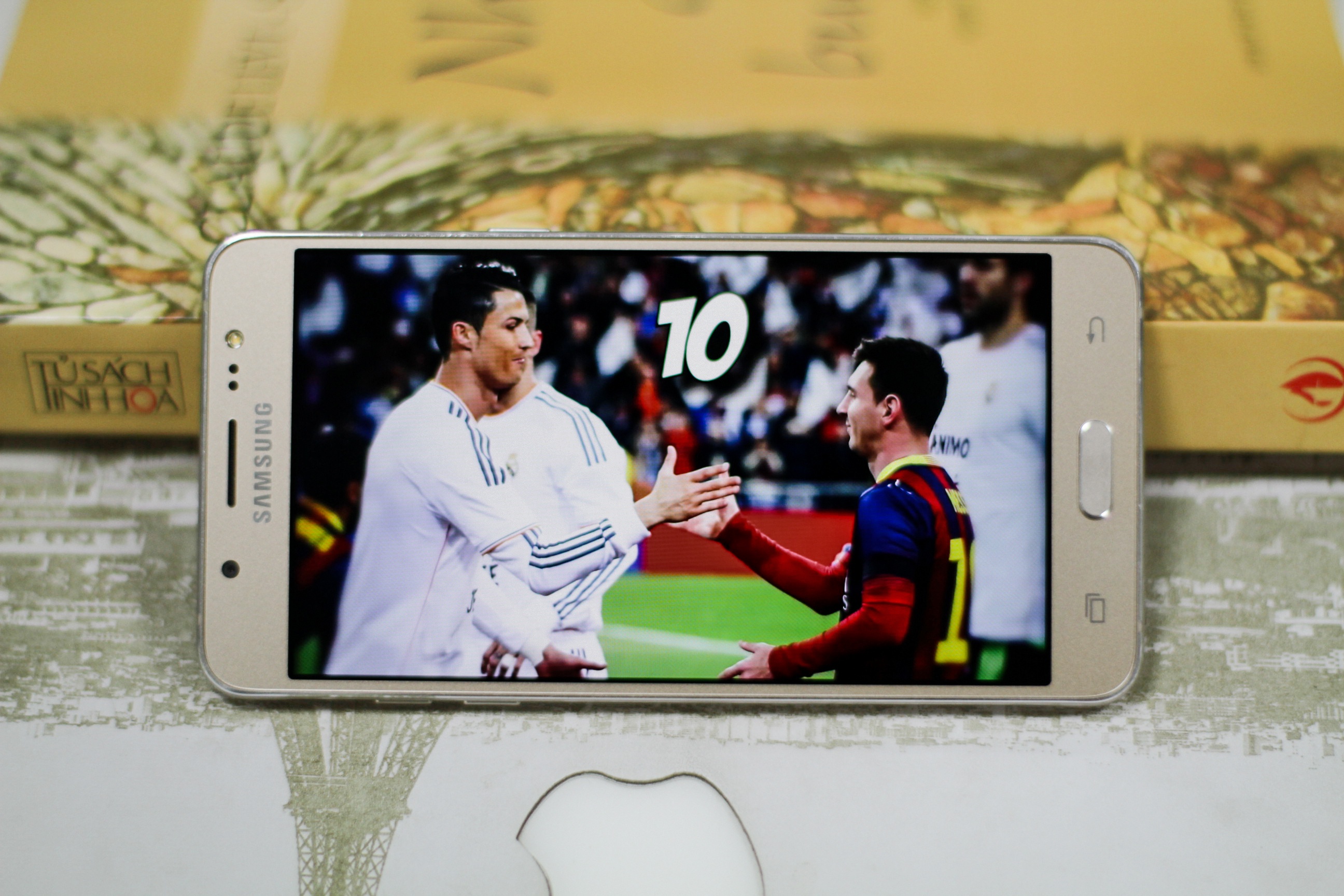 Tiet kiem du lieu tren Galaxy J5 anh 1