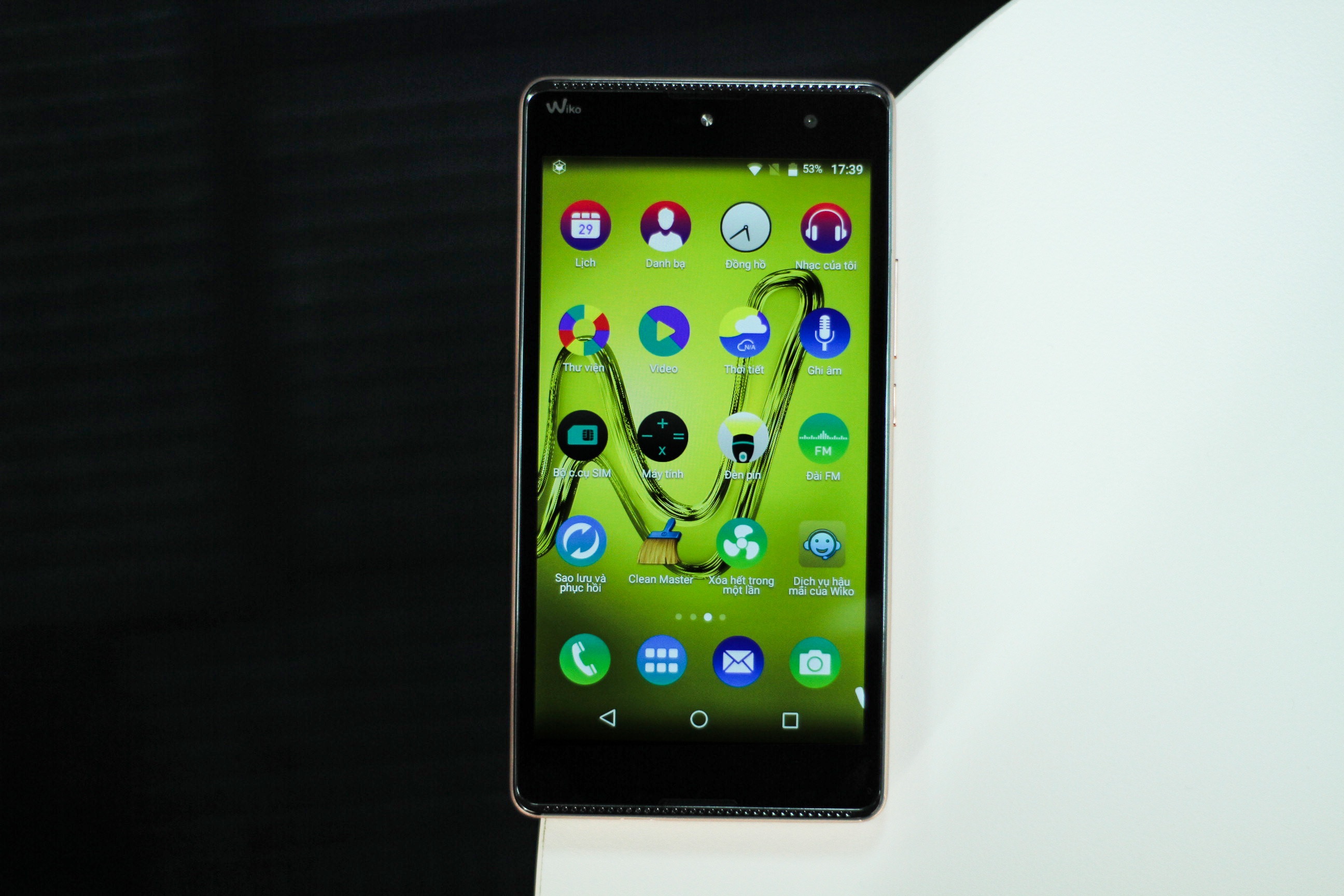 Smartphone gia hon 2 trieu, chay Android 6.0 tai VN hinh anh