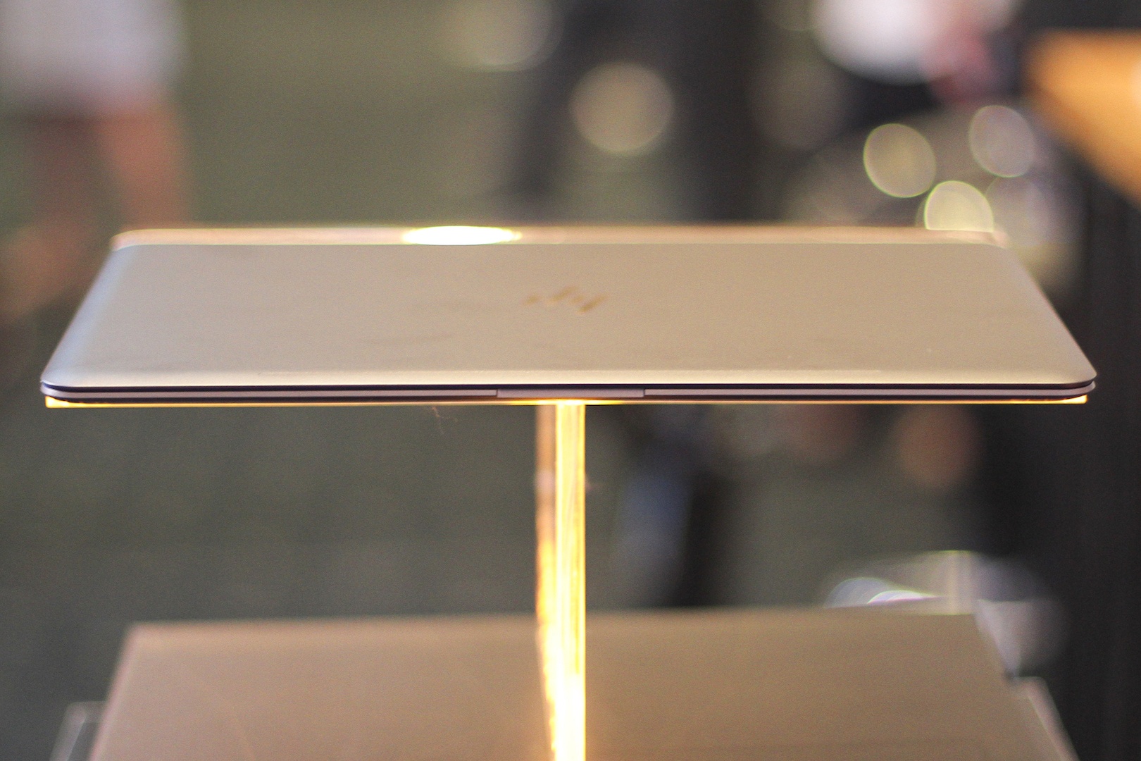 HP Spectre Laptop mong nhat the gioi anh 2