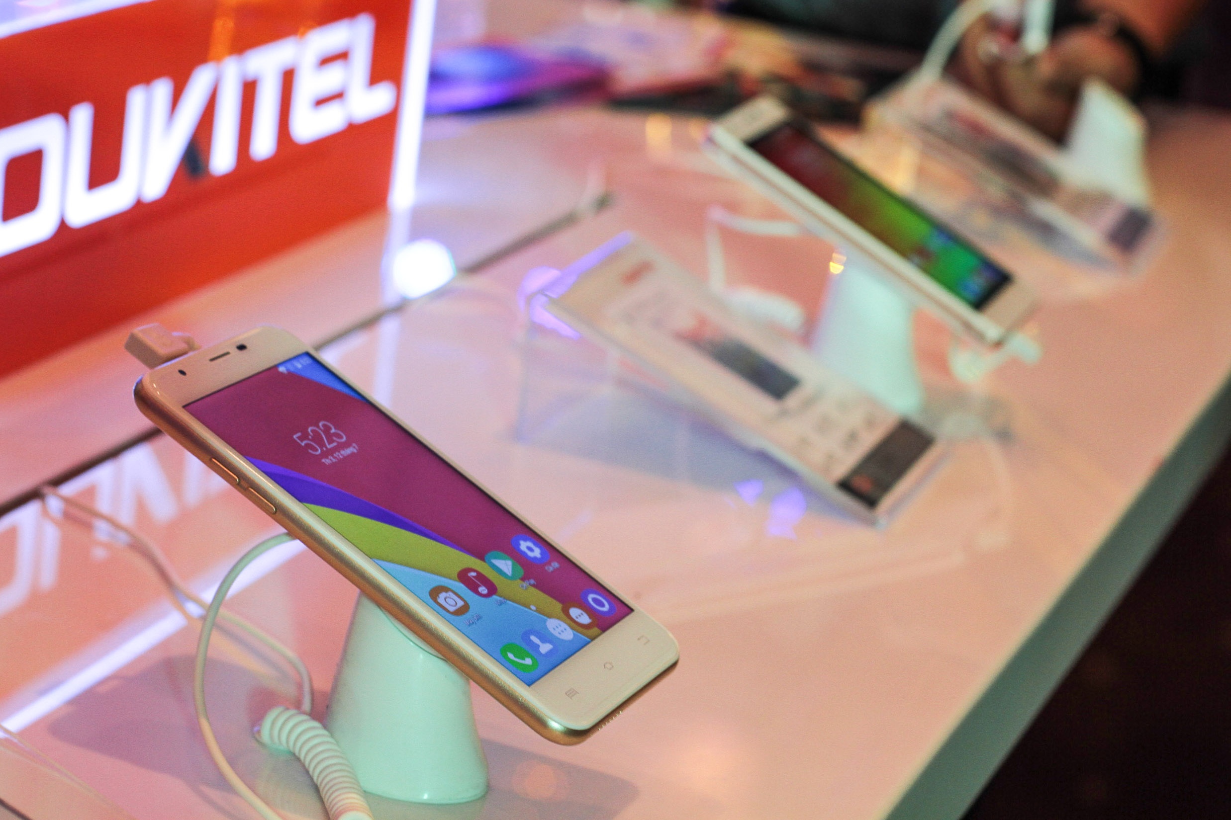 Dien thoai Oukitel den Viet Nam anh 2