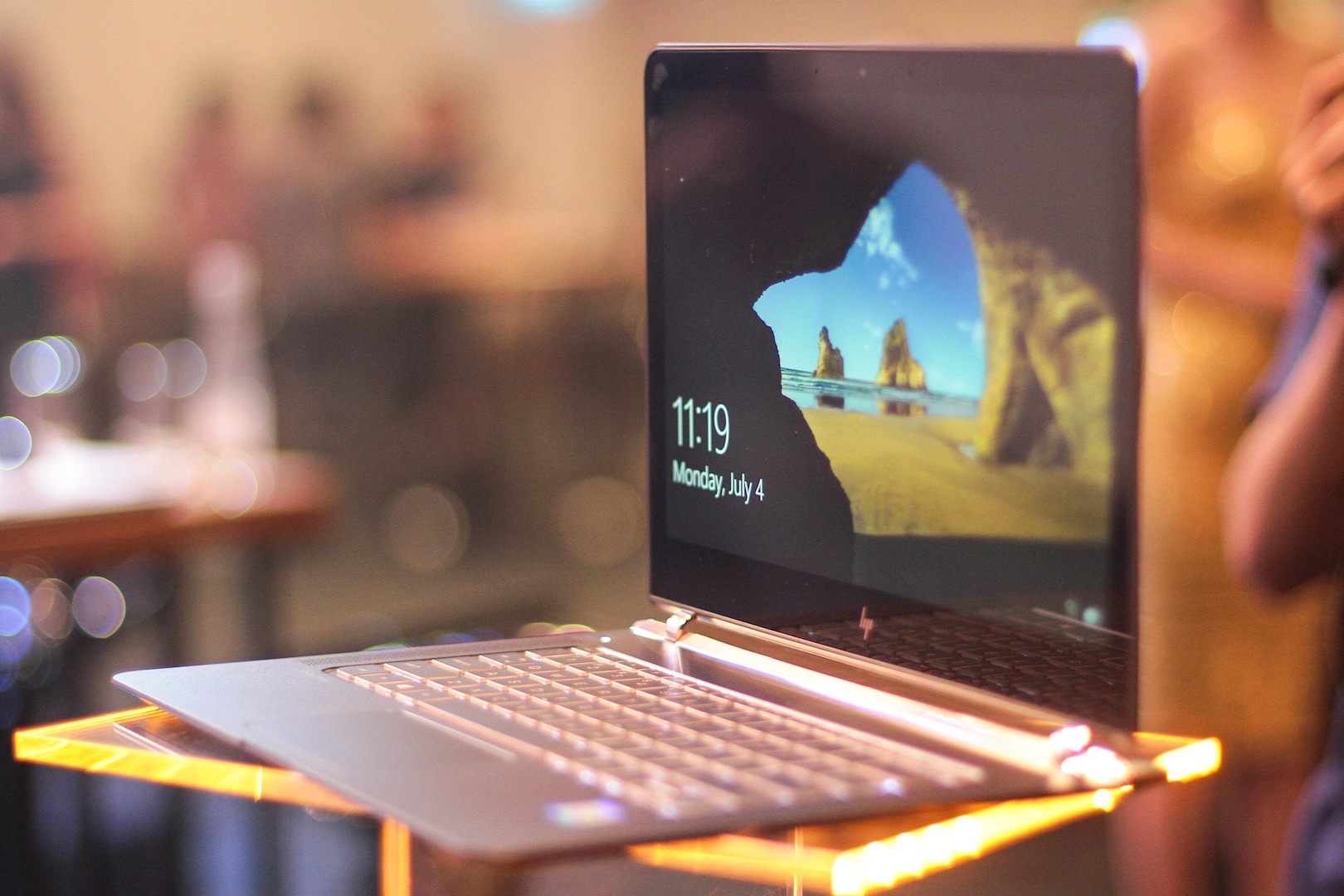 Danh gia HP Spectre: Thiet ke an tuong, hieu nang on dinh hinh anh