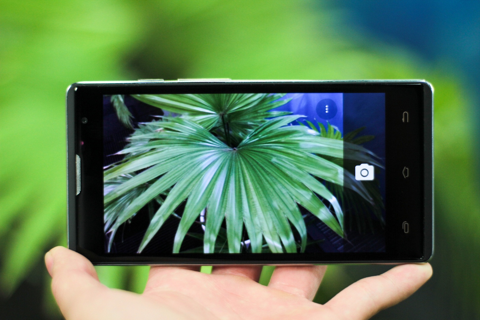 Smartphone 4G re nhat Viet Nam anh 12