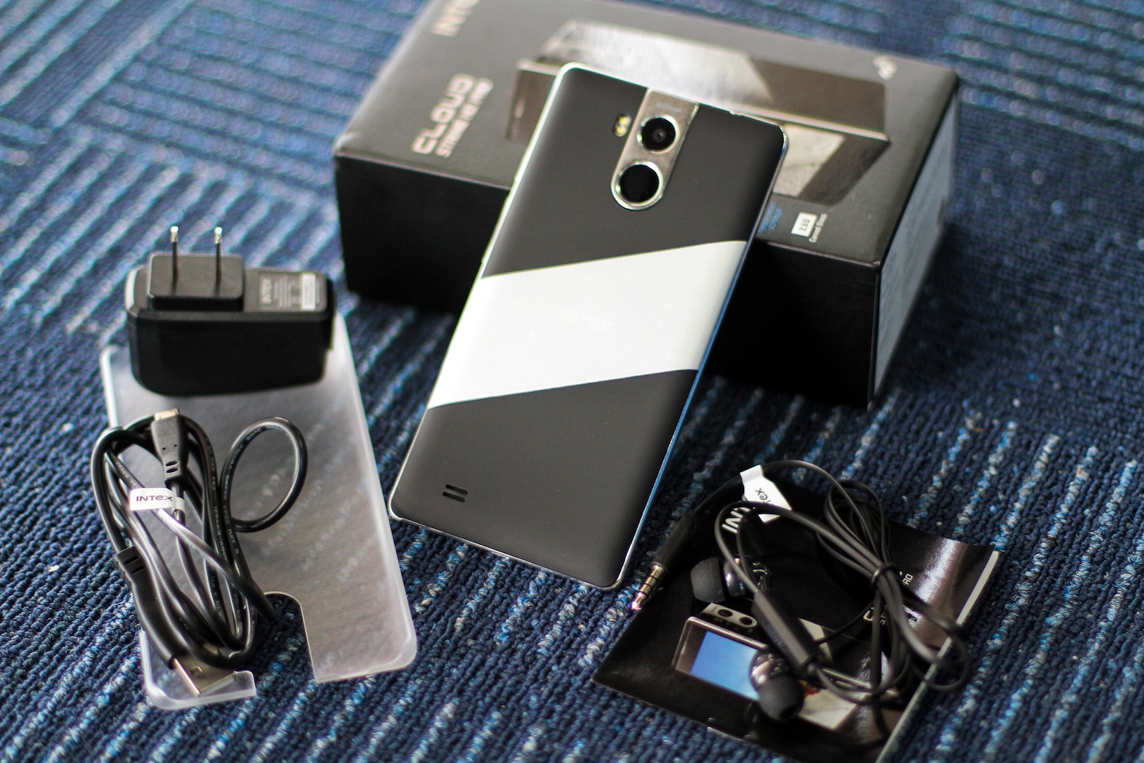 Smartphone 4G re nhat Viet Nam anh 1