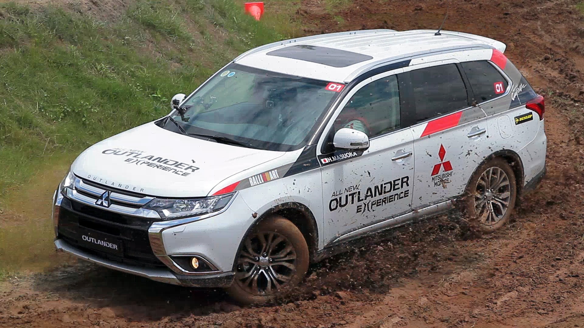Trai nghiem Mitsubishi Outlander gia gan 1 ty tai VN hinh anh