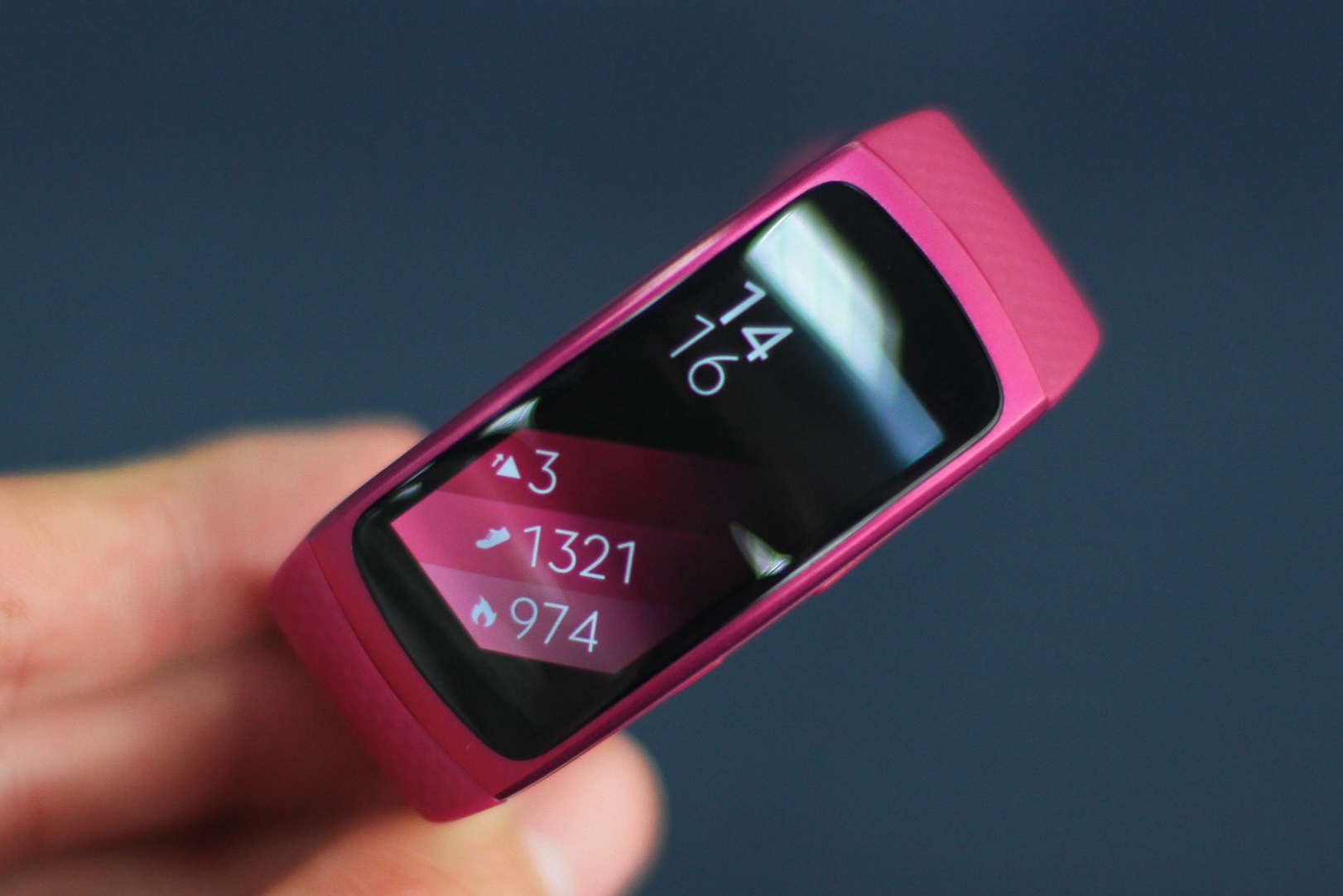 Gia ban Samsung Gear Fit 2 anh 2