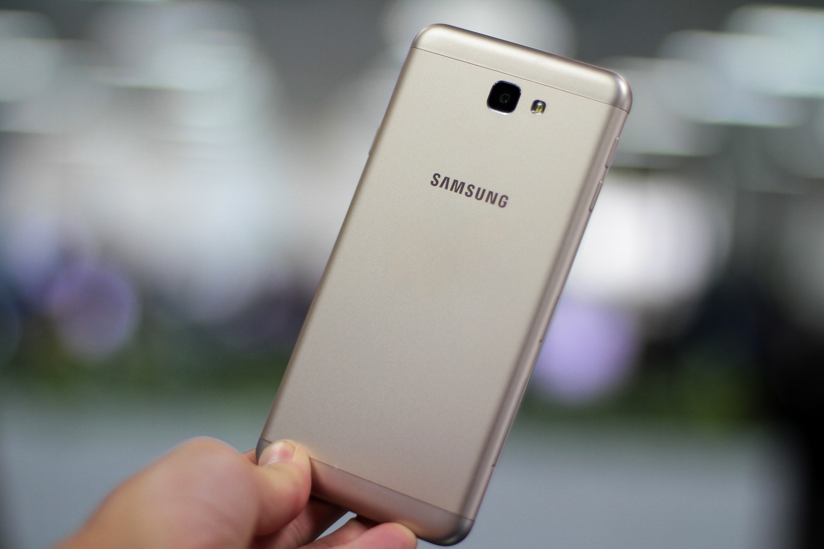 Samsung Galaxy J7 Prime sap ban anh 8