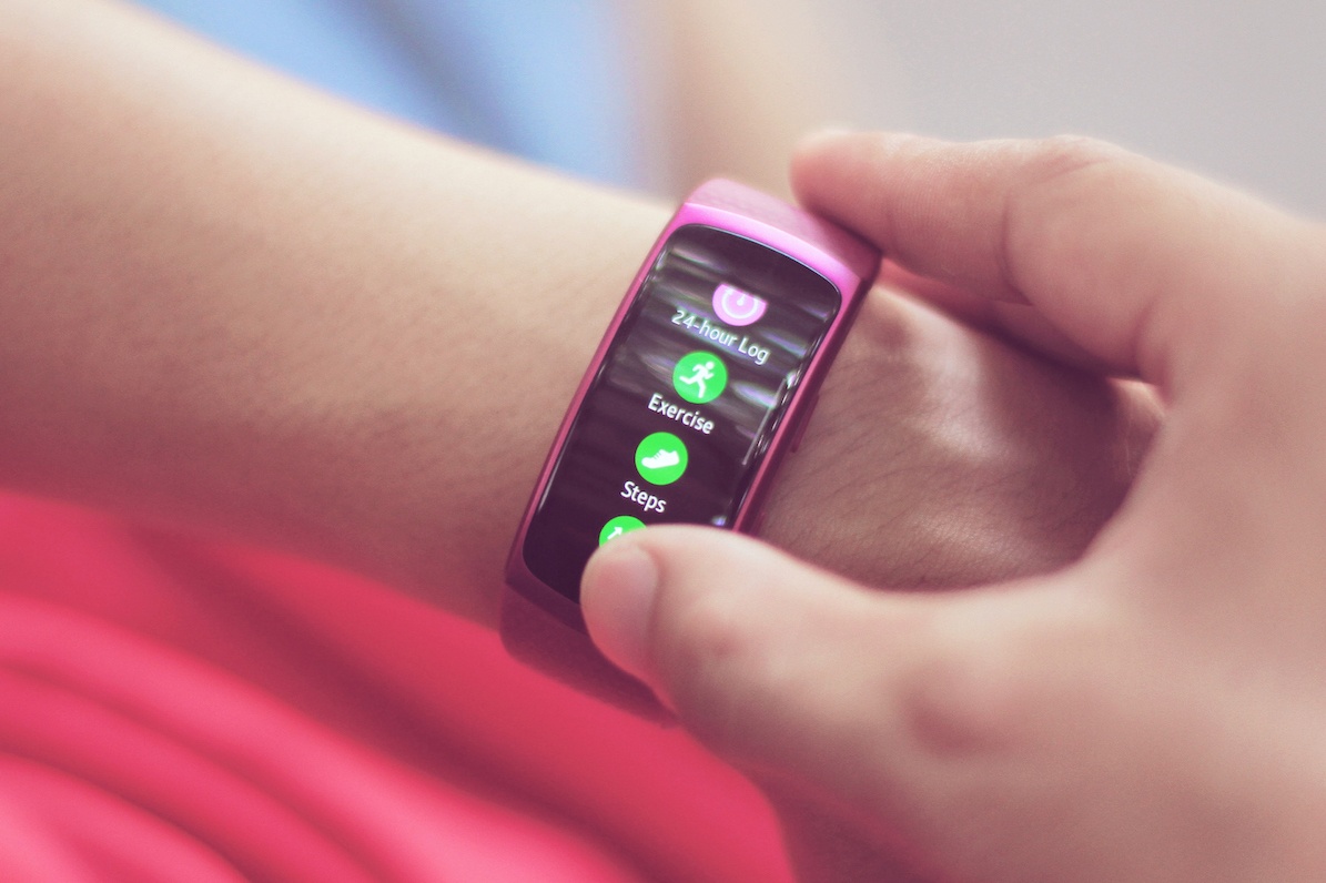 Danh gia Samsung Gear Fit 2: Dep va thong minh hon hinh anh