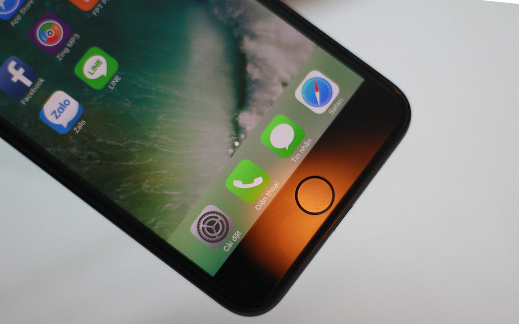 Gia iPhone 7 Plus Jet Black anh 11