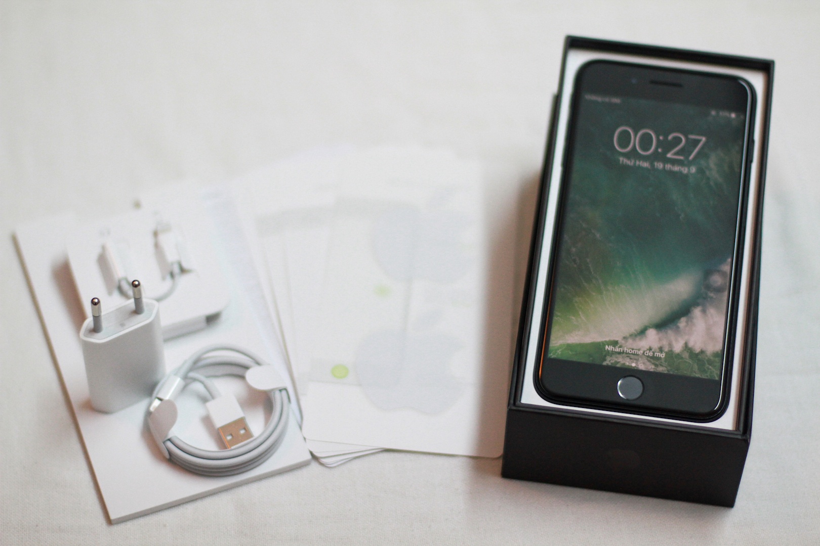 Gia iPhone 7 Plus Jet Black anh 2