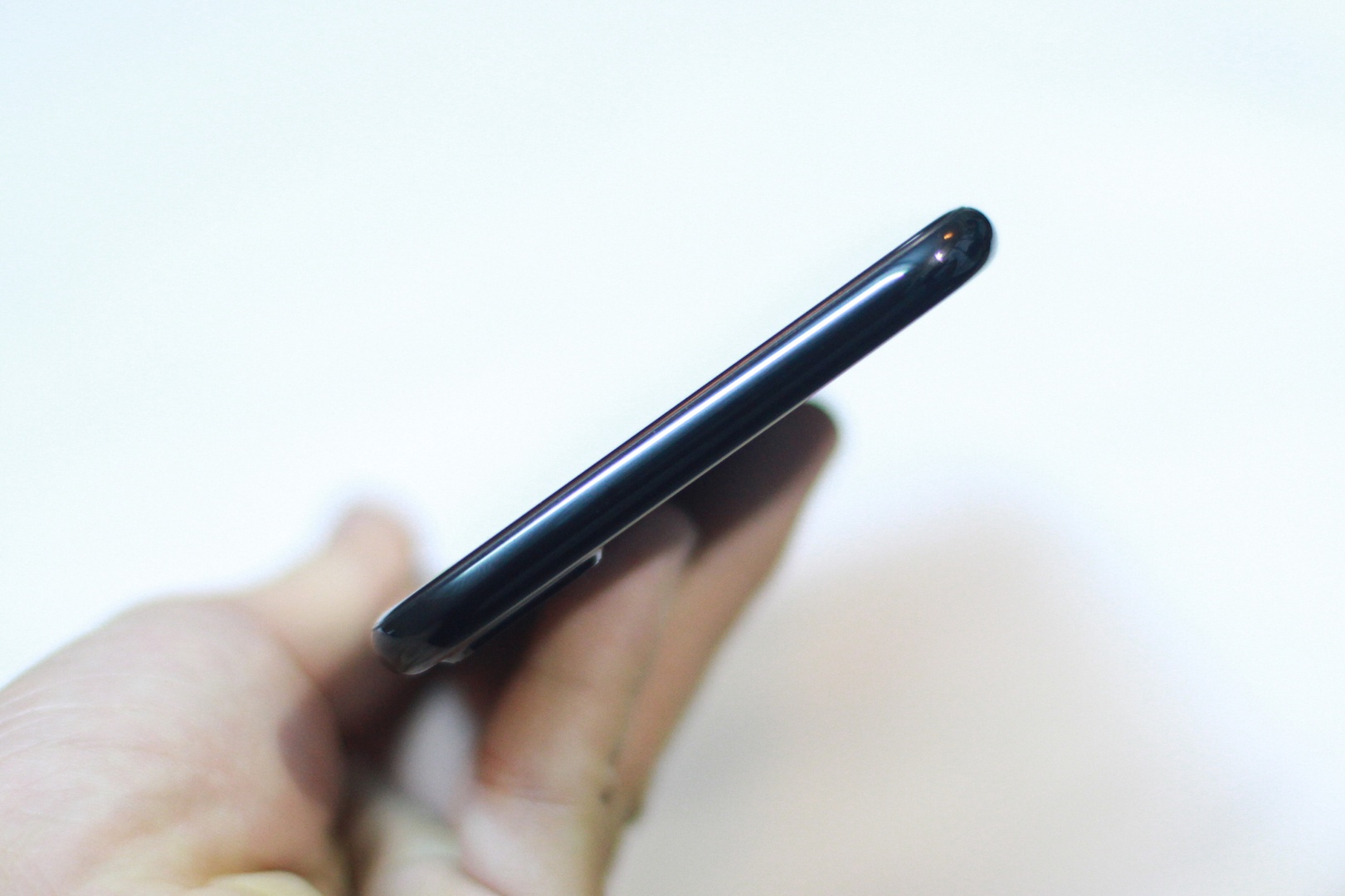 Gia iPhone 7 Plus Jet Black anh 7