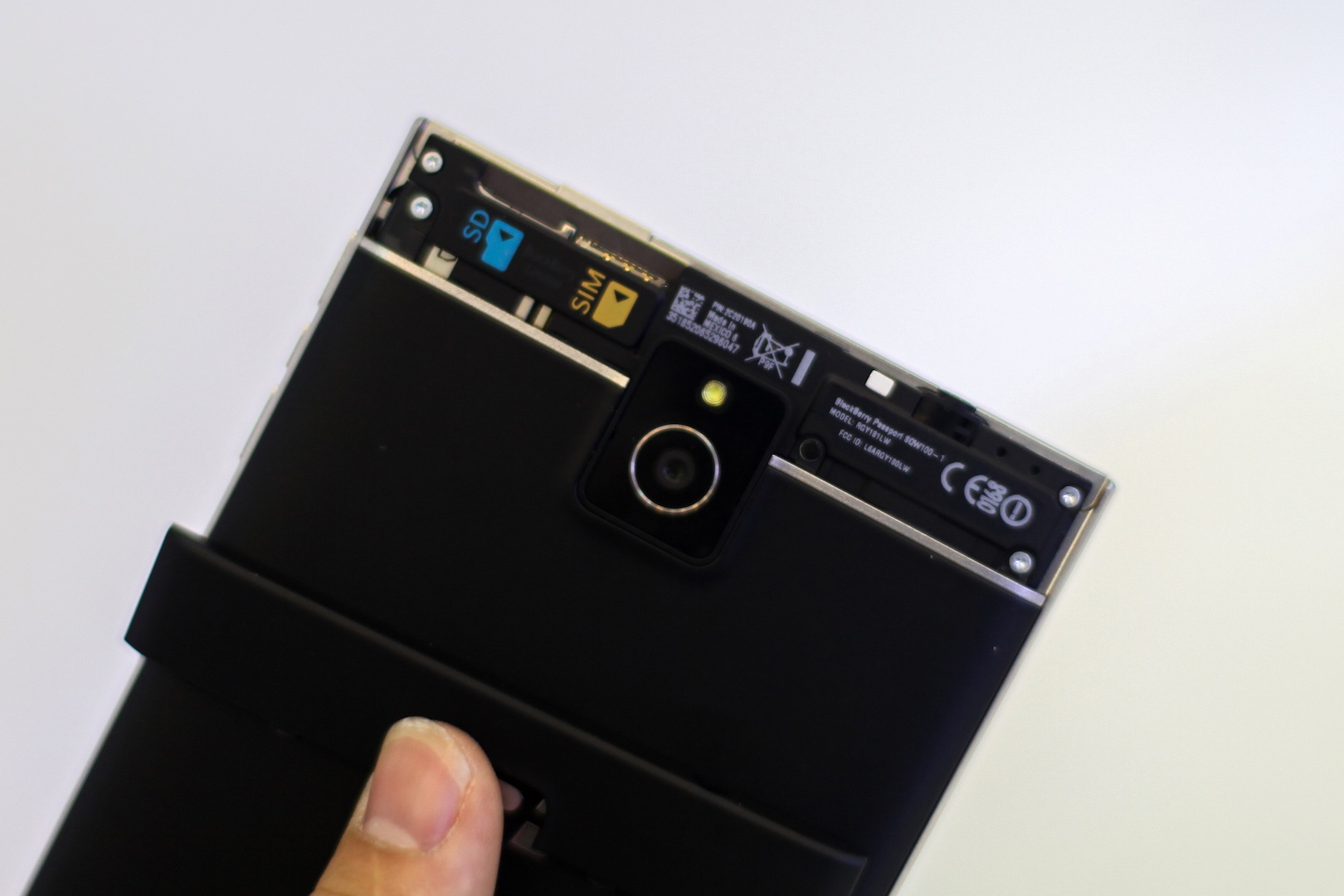 Blackberry Passport gia 5 trieu anh 4