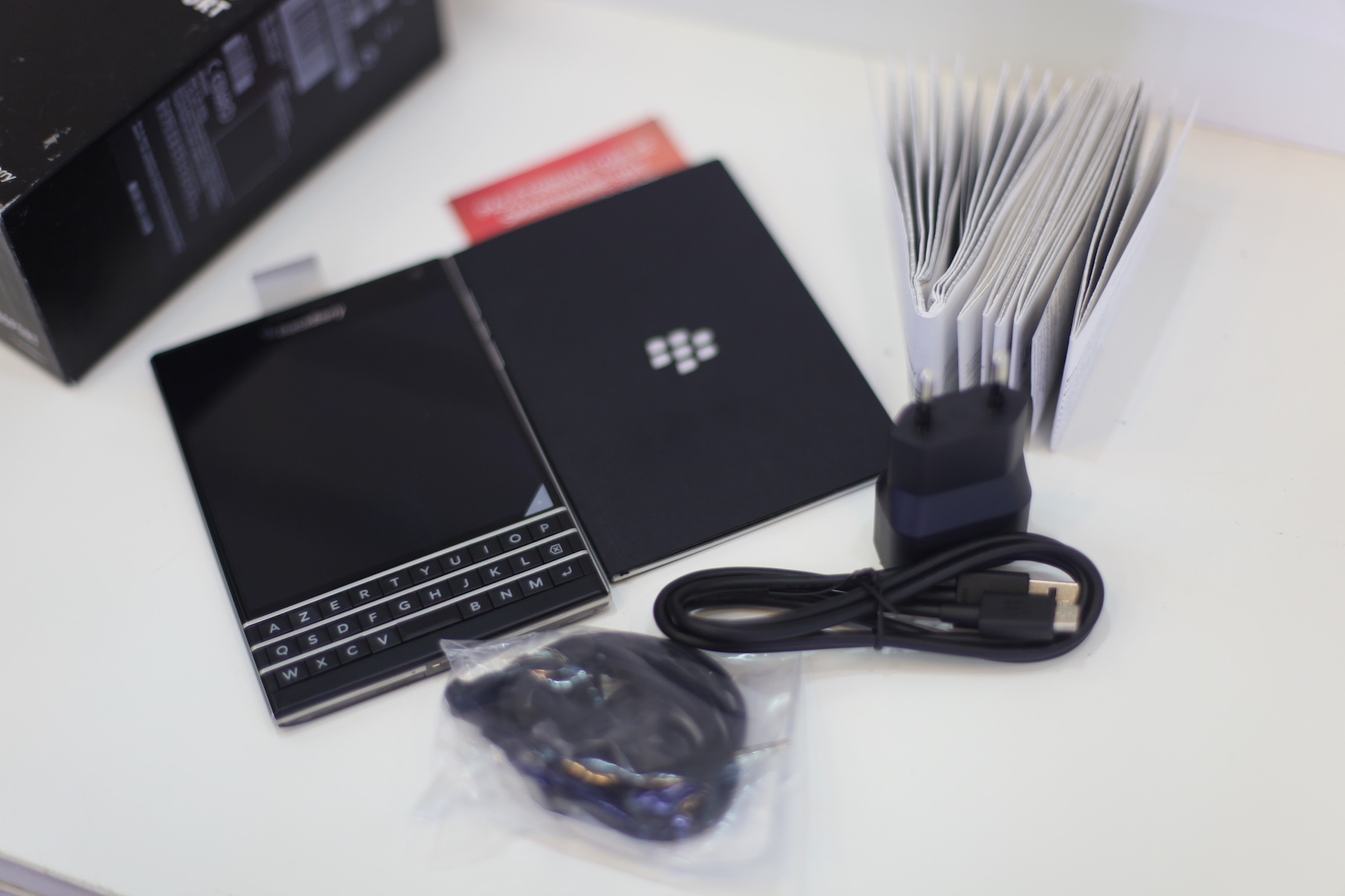 Blackberry Passport gia 5 trieu anh 2
