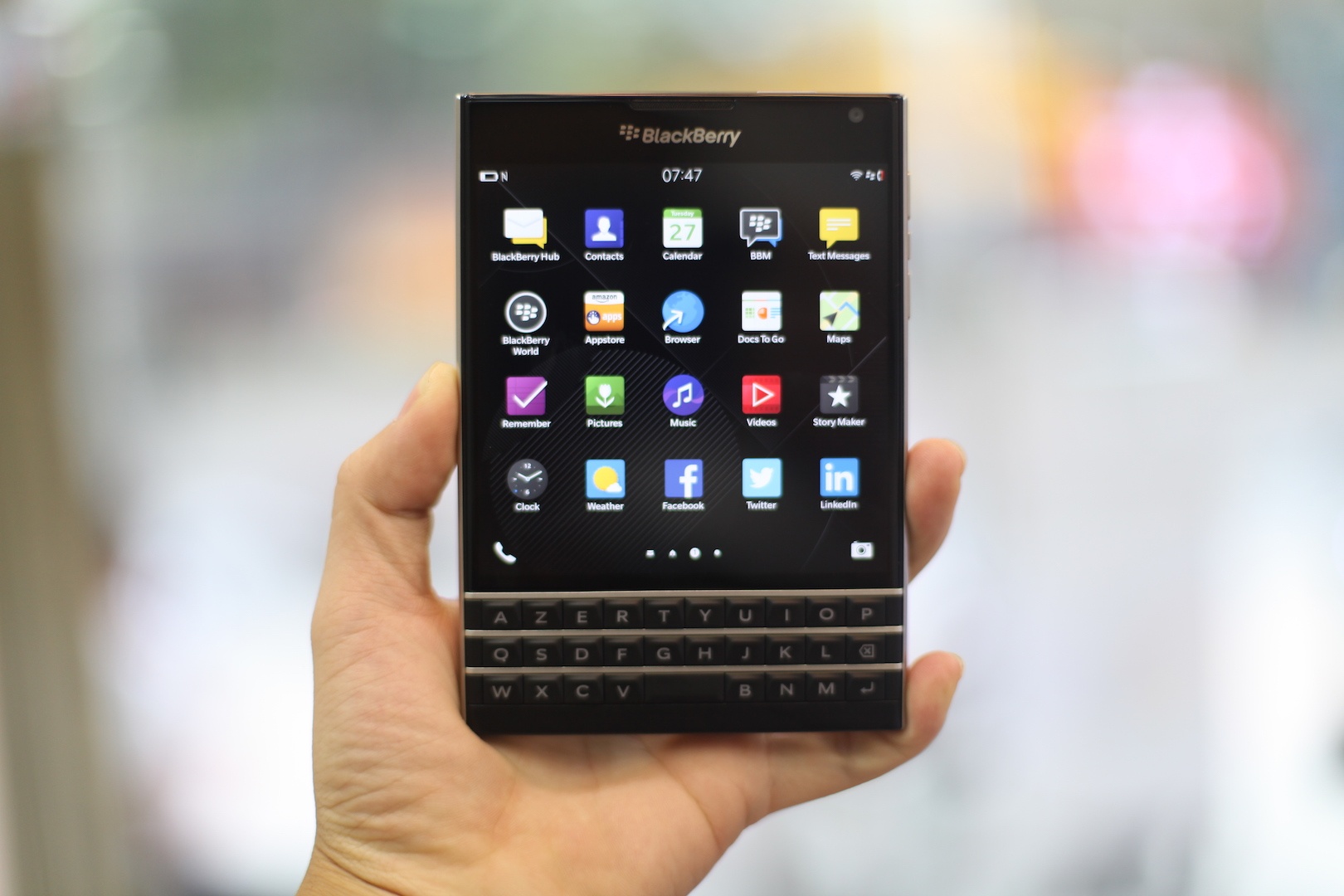 Dap hop BlackBerry Passport gia 5,8 trieu vua ve VN hinh anh