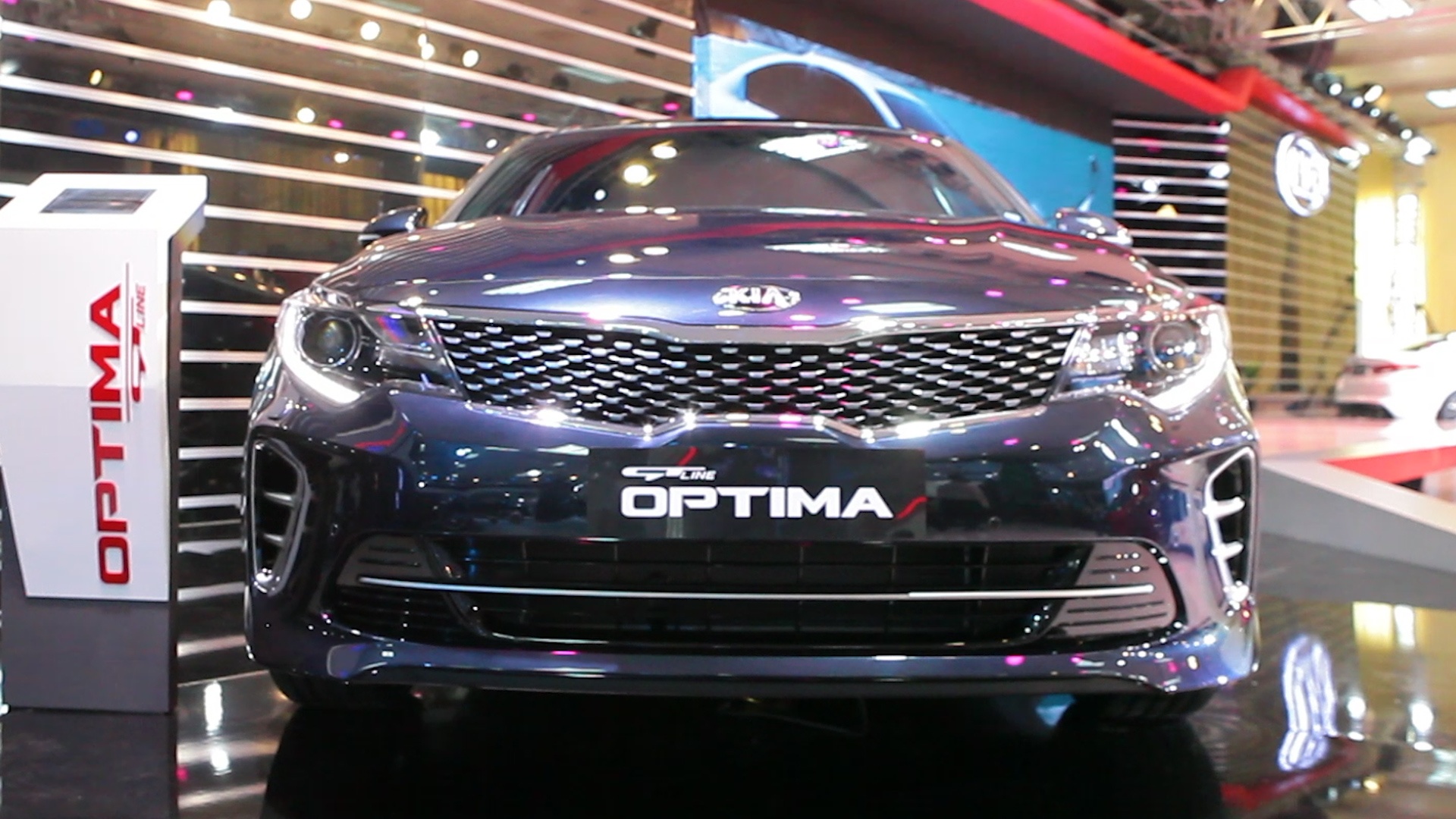 Video chi tiet Kia Optima - doi thu moi cua Toyota Camry hinh anh