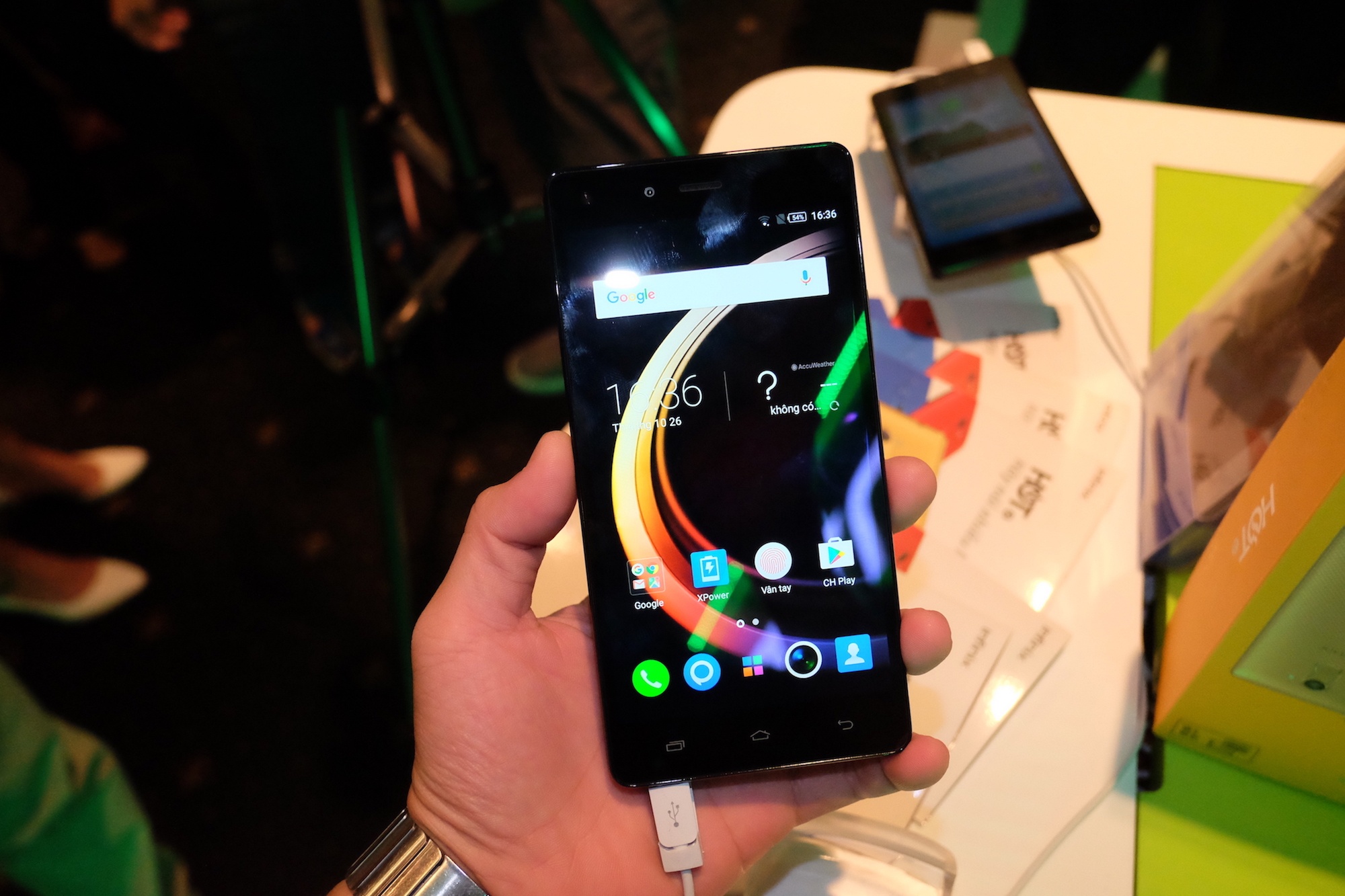 Infinix trinh lang smartphone gia re, cau hinh cao hinh anh