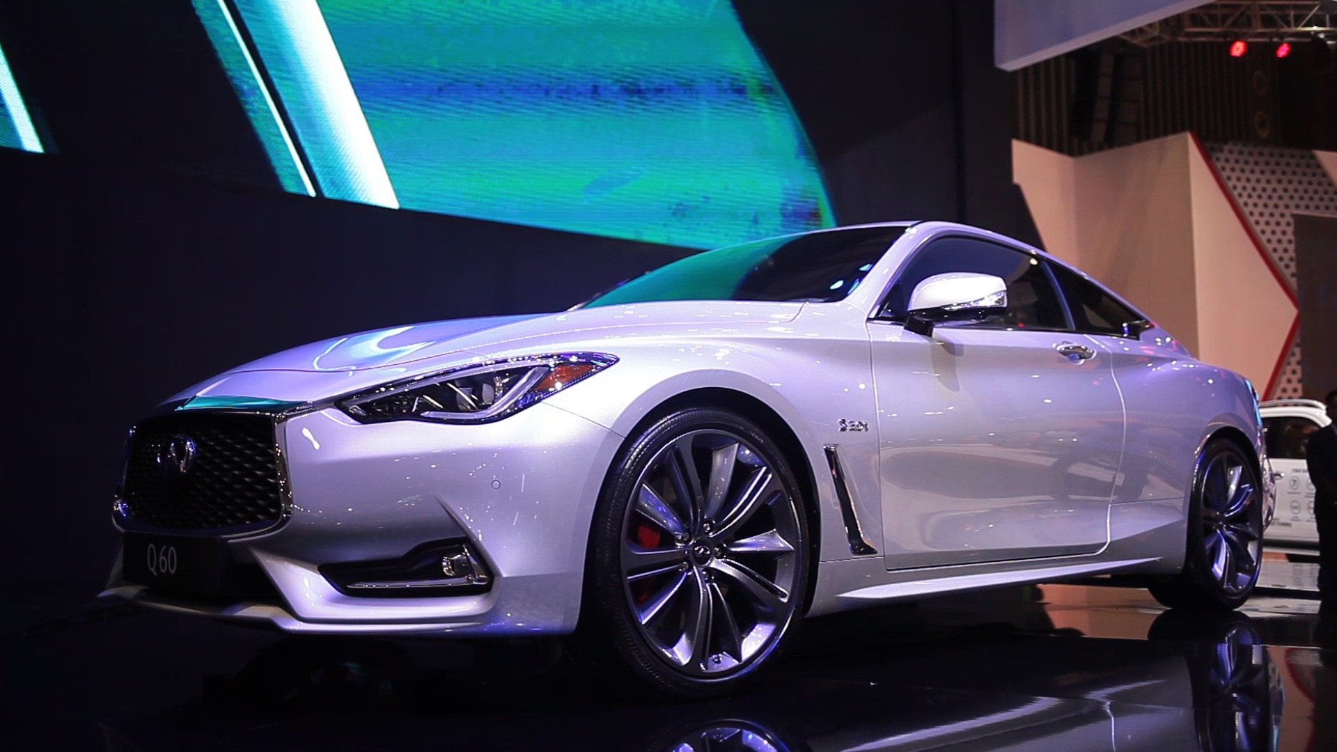 Chi tiet xe coupe the thao Infiniti Q60 dau tien tai VN hinh anh