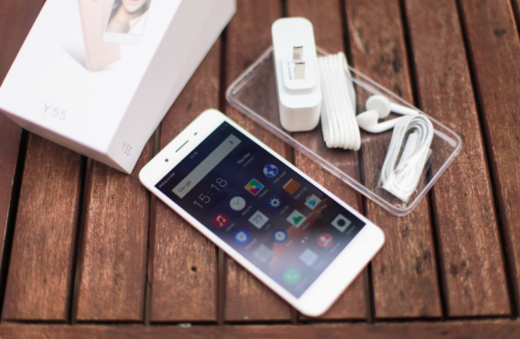 Mo hop Vivo Y55 gia 3,9 trieu vua len ke hinh anh