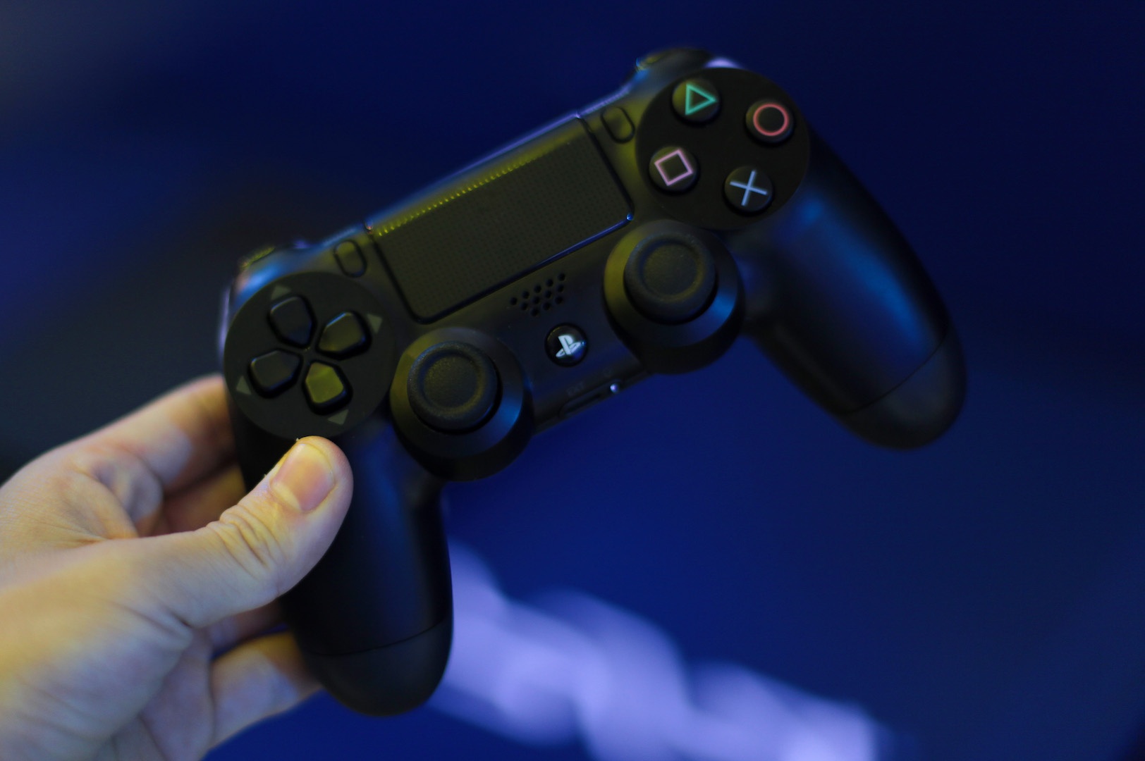 Sony PlaySation 4 Slim gia anh 8