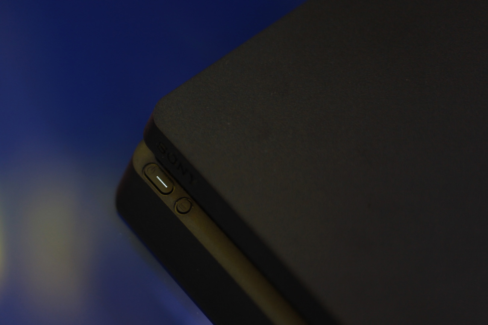 Sony PlaySation 4 Slim gia anh 5