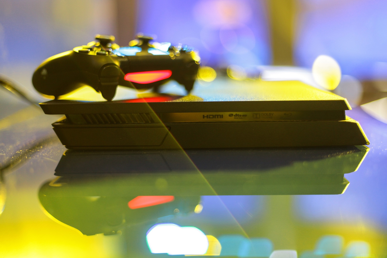 Sony PlaySation 4 Slim gia anh 4