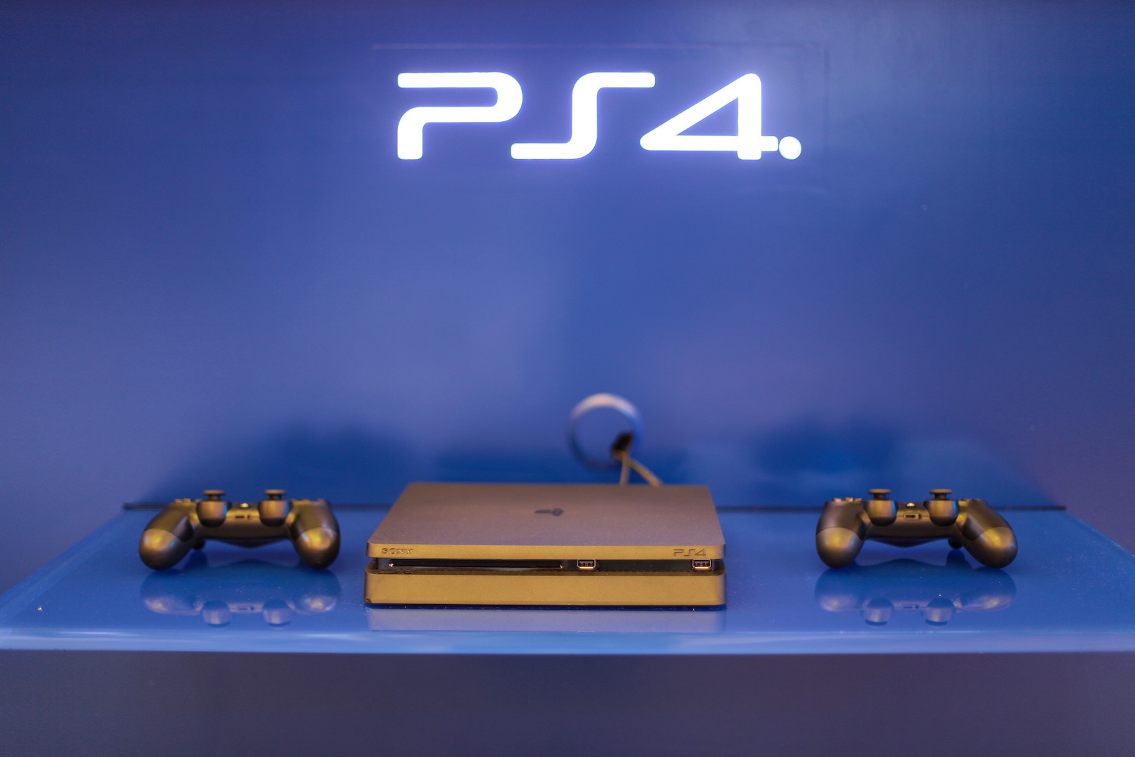 Anh Sony PlayStation 4 Slim gia tu 8,9 trieu tai VN hinh anh