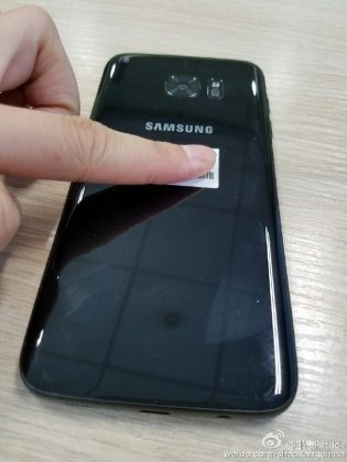 Samsung Galaxy S7 edge Glossy Black anh 3