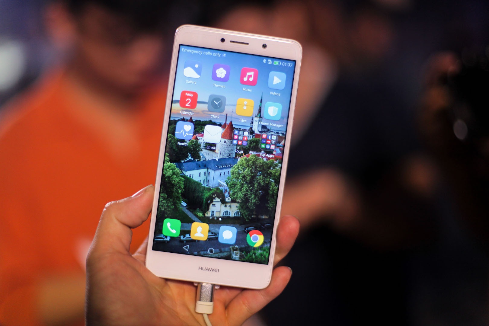 Loat smartphone gia re cau hinh cao moi ve Viet Nam hinh anh