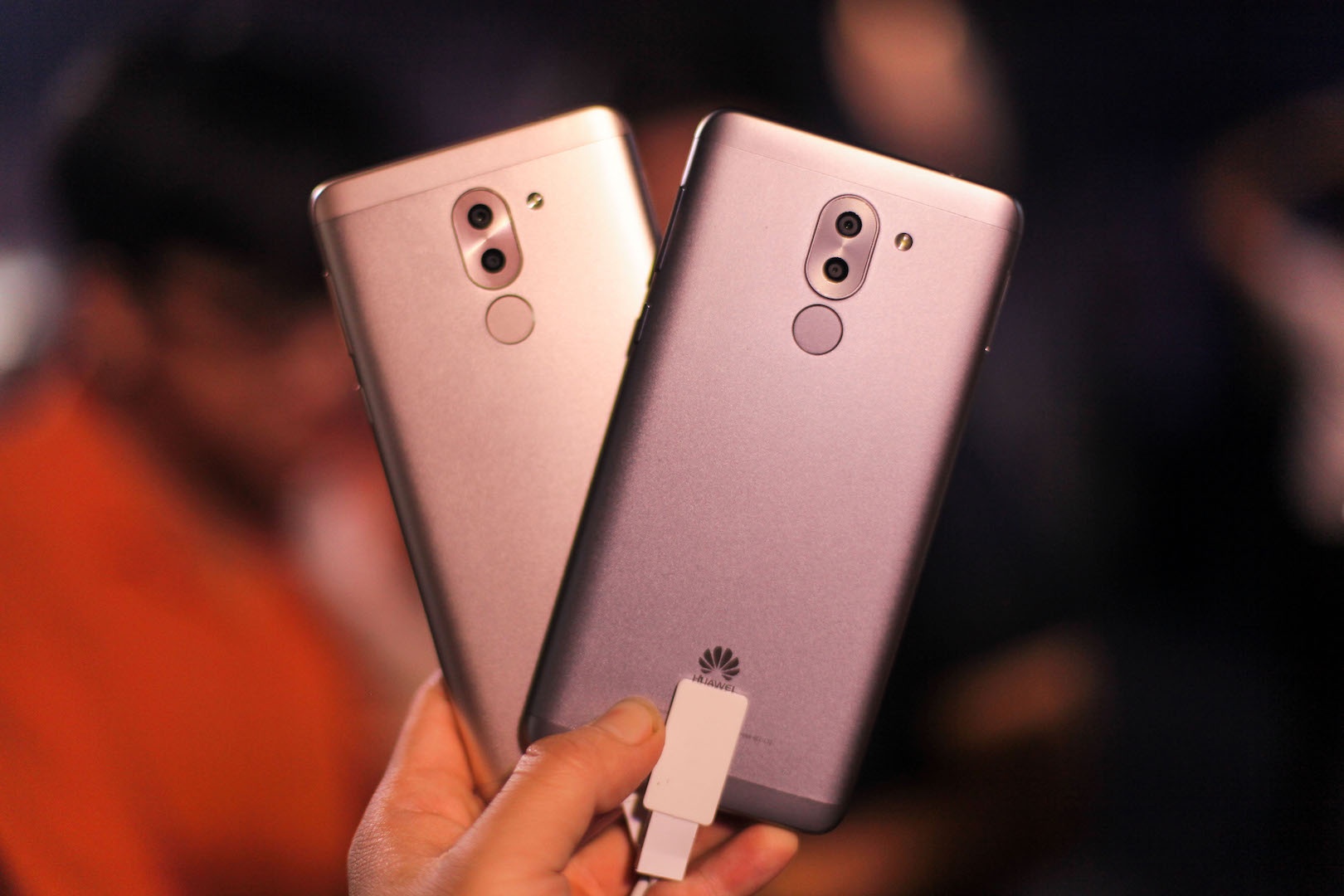 Huawei ra mat GR5 2017: Camera kep, gia 5,9 trieu dong hinh anh