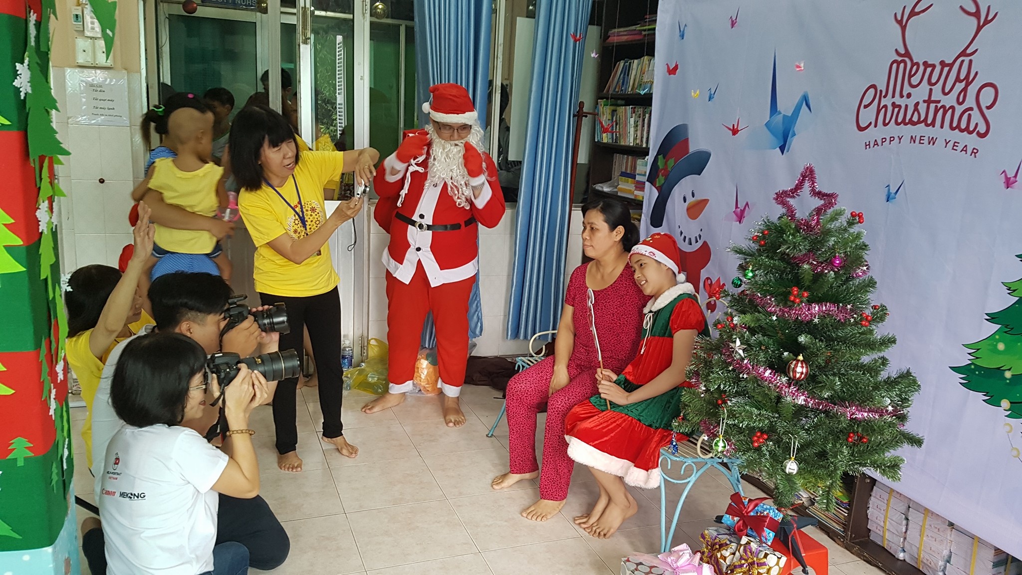 Help-Portrait Viet Nam 2016 khai mac hinh anh