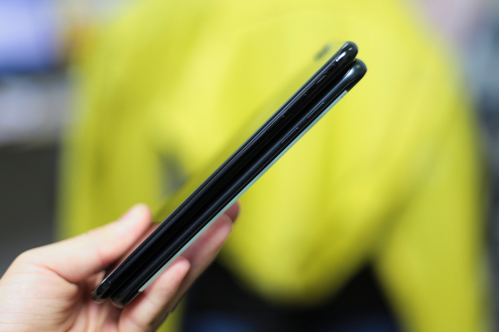 iPhone 7Plus den bong voi Galaxy S7 edge anh 6